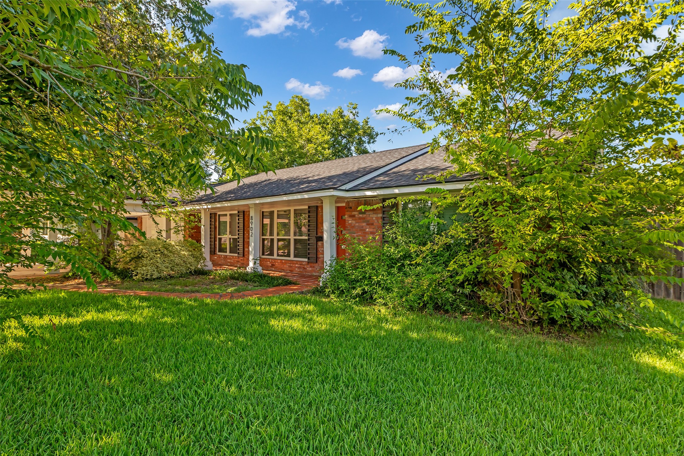 8902 Theysen Drive Property Photo 2