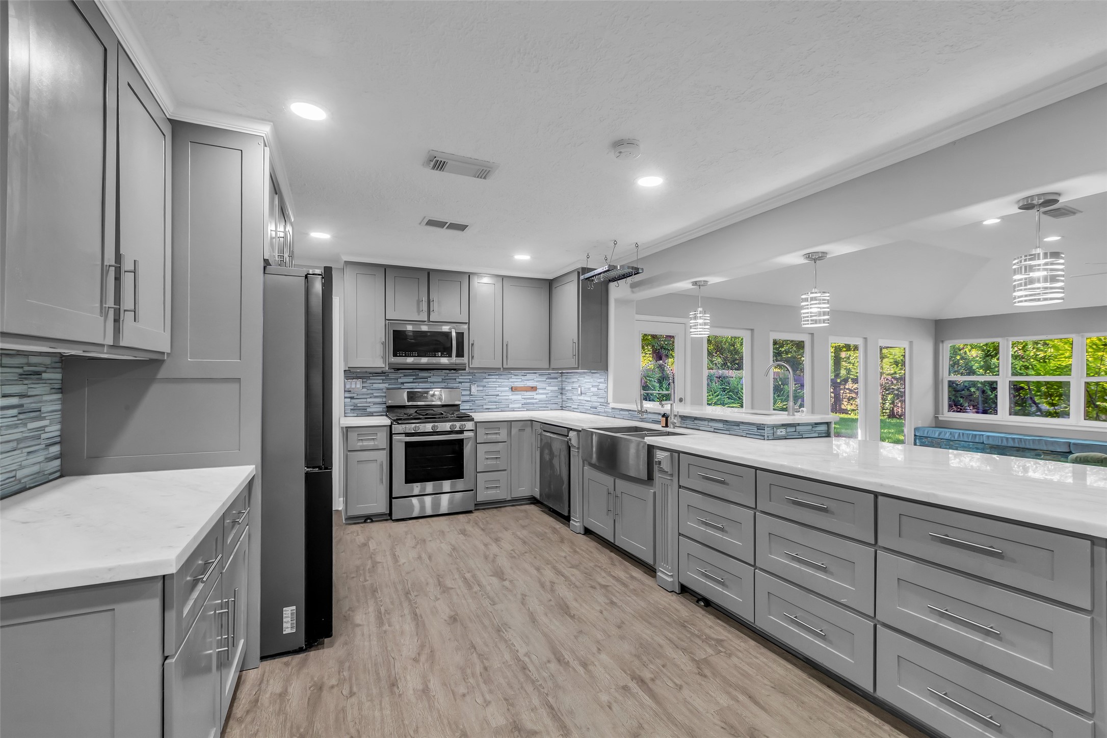 8902 Theysen Drive Property Photo 7