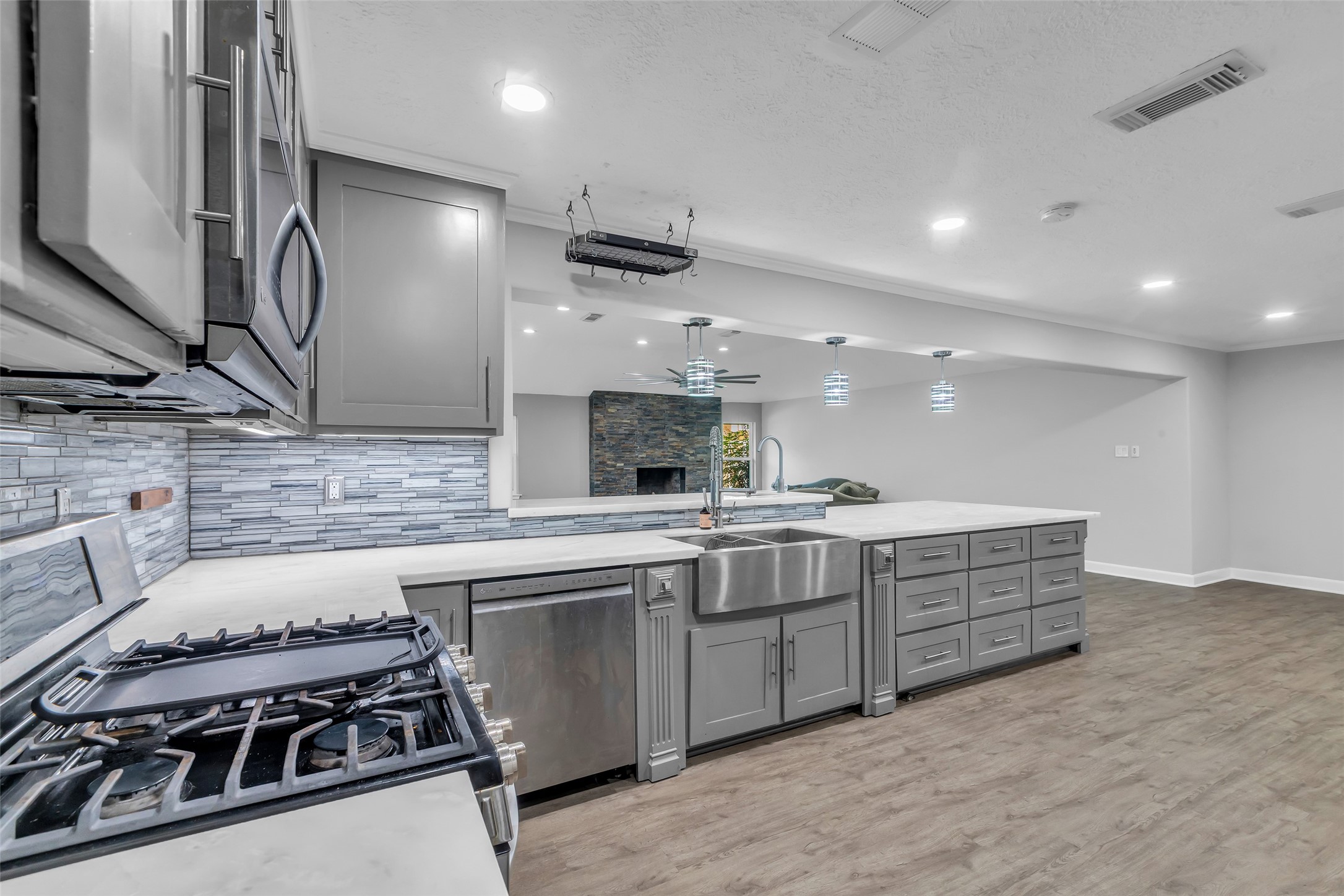 8902 Theysen Drive Property Photo 9