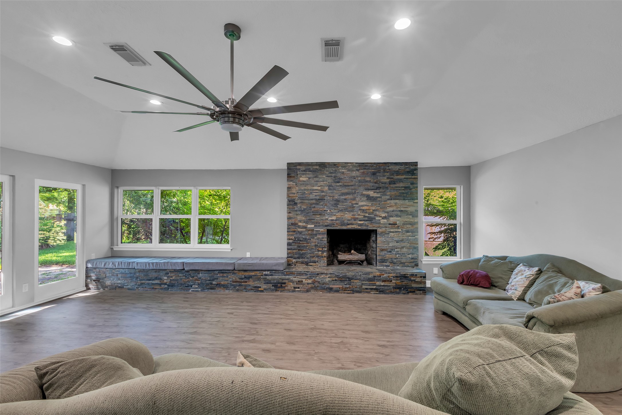 8902 Theysen Drive Property Photo 16