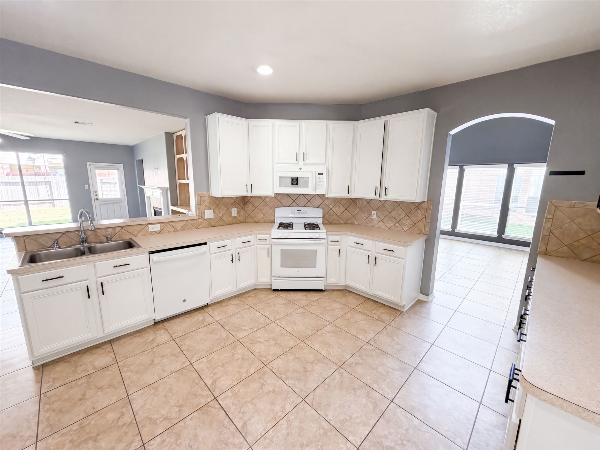 20610 Wren Hollow Way Property Photo 2