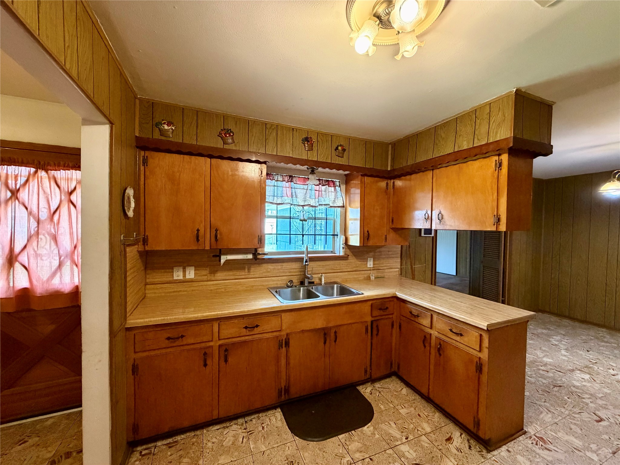 7721 Caddo Road Property Photo 6
