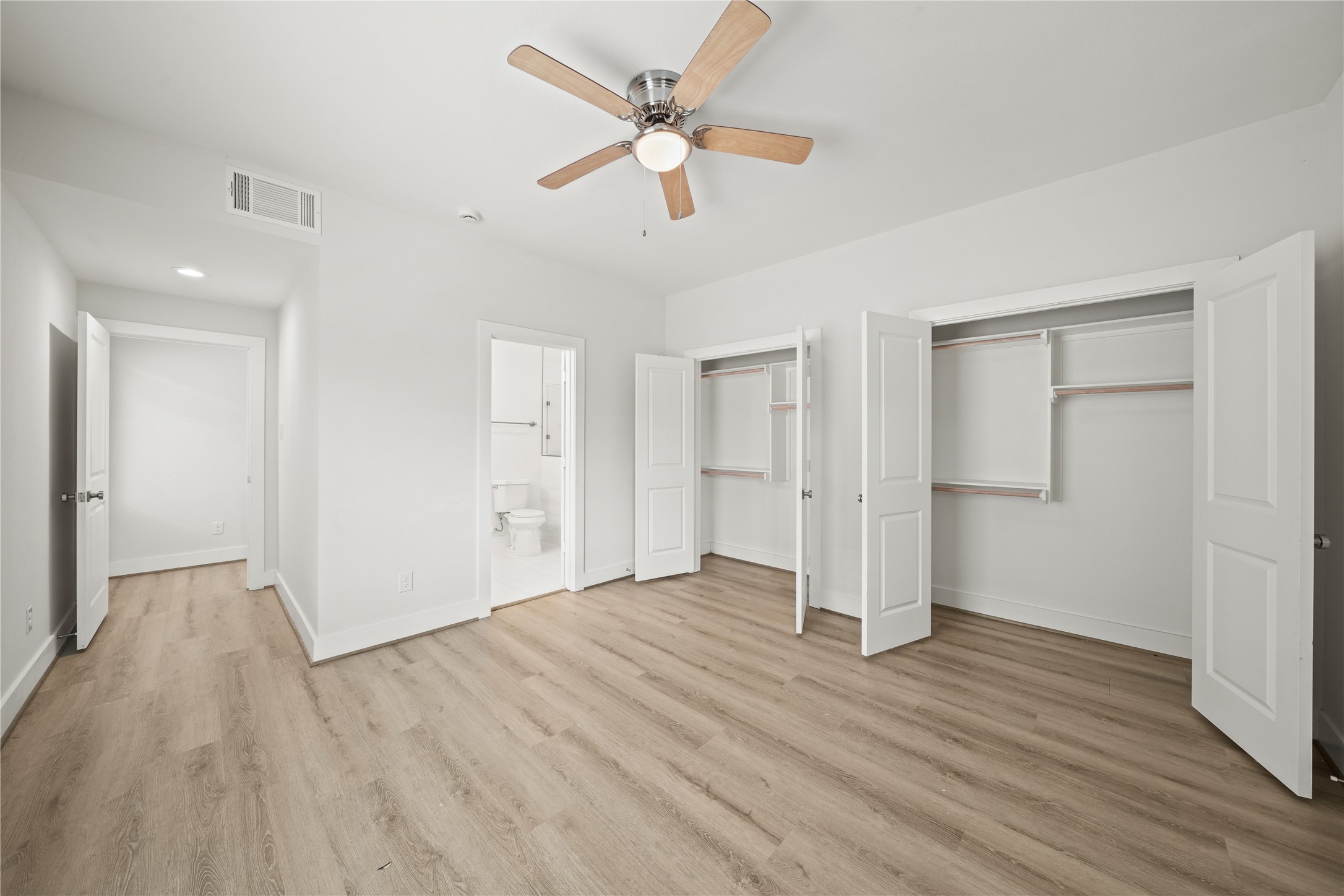 4007 New Orleans Street B Property Photo 9