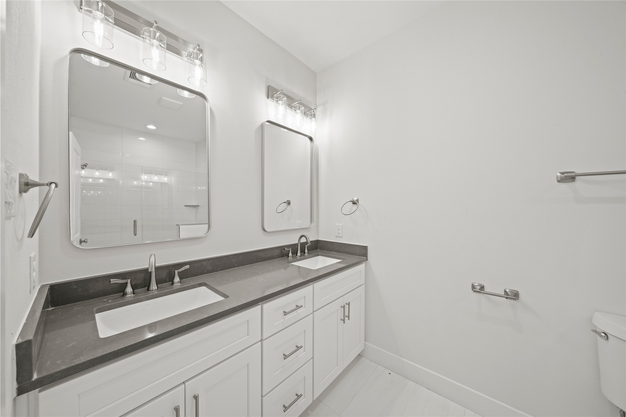 4007 New Orleans Street B Property Photo 10