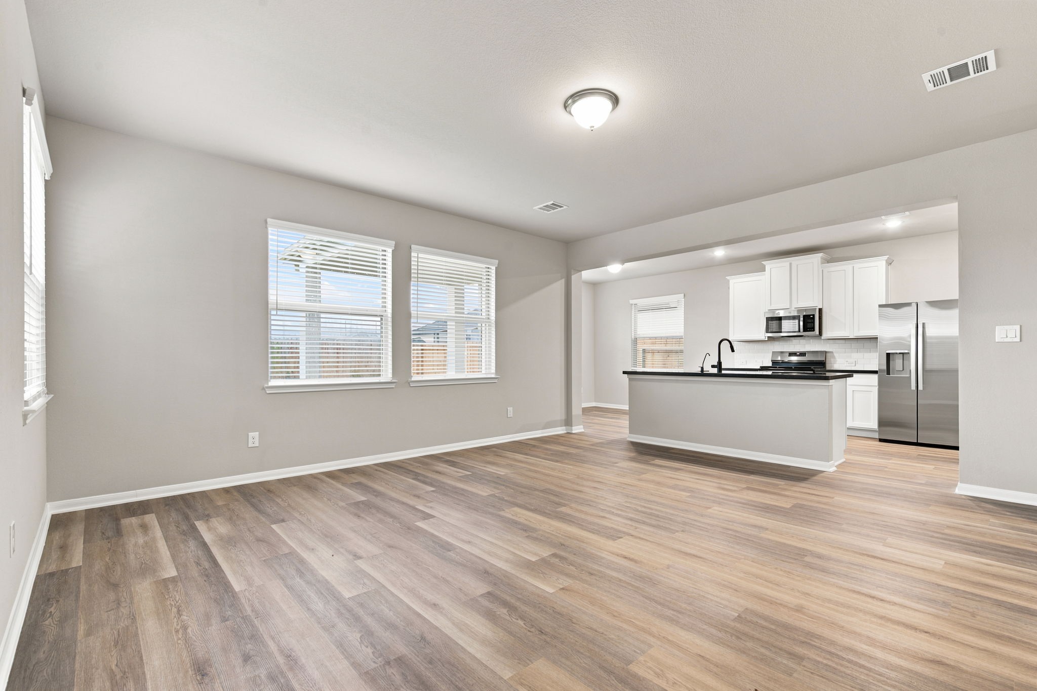 18518 Karlynn Street Property Photo 6