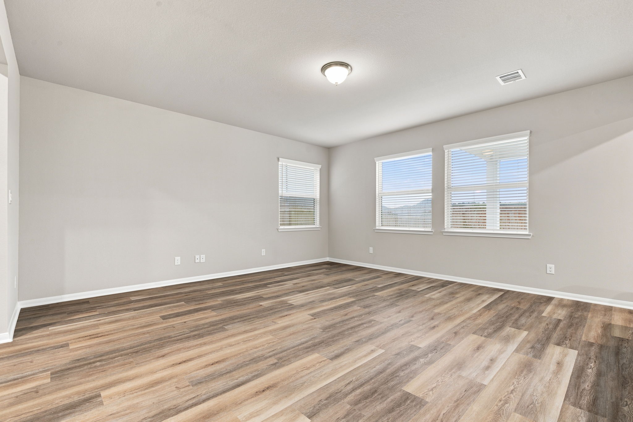 18518 Karlynn Street Property Photo 9