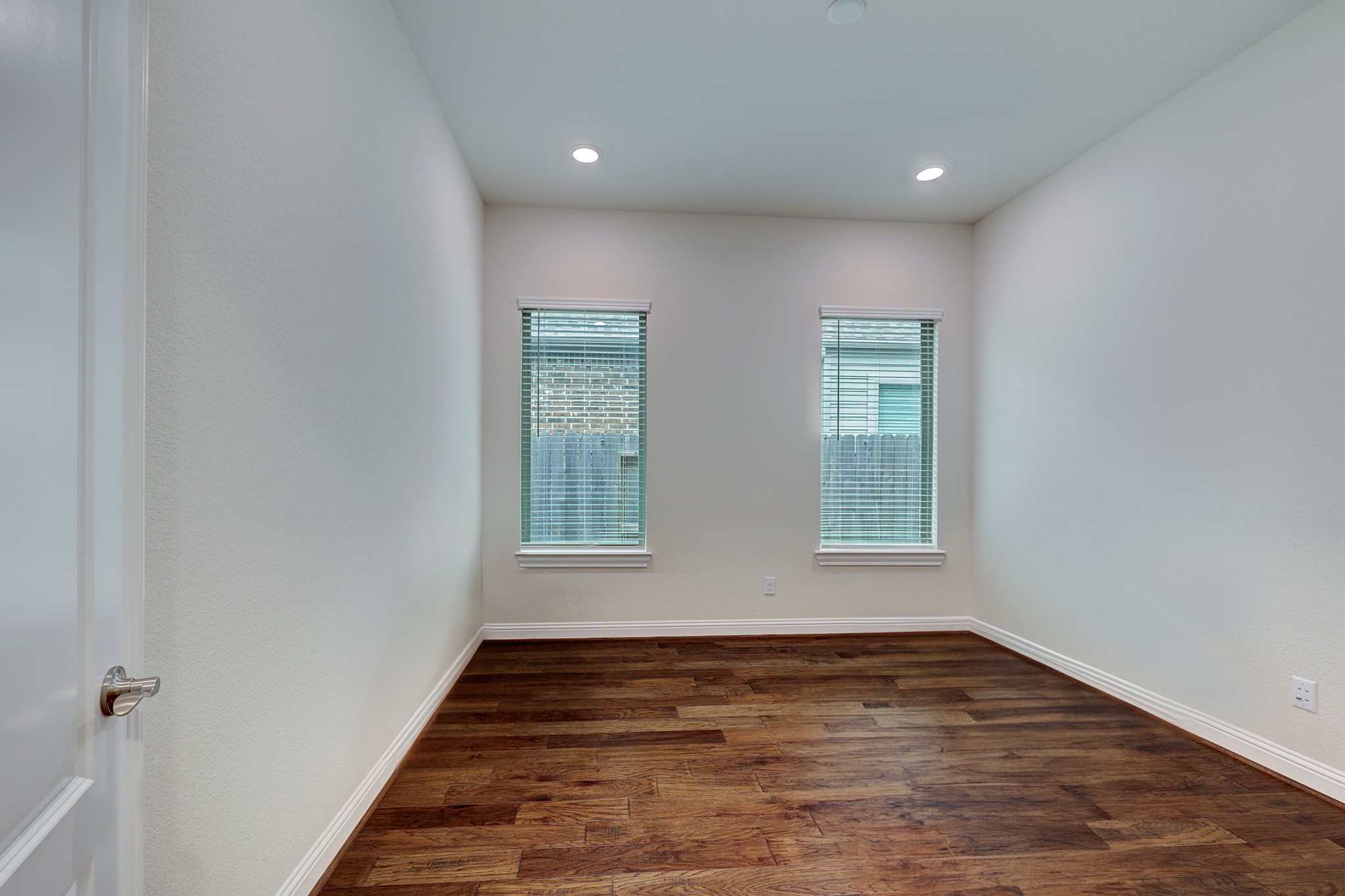 8711 Crossing Oak Lane Property Photo 3