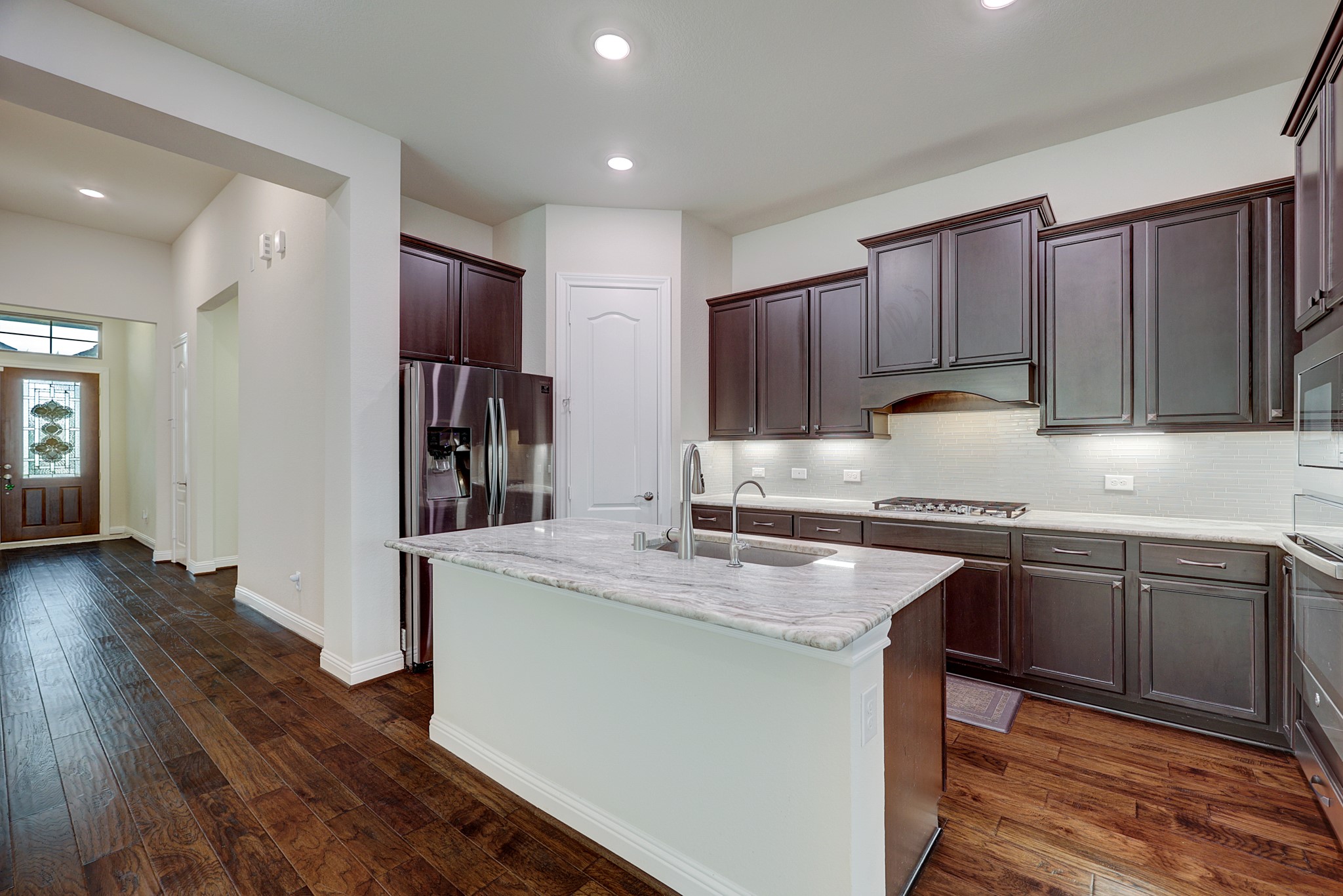 8711 Crossing Oak Lane Property Photo 6