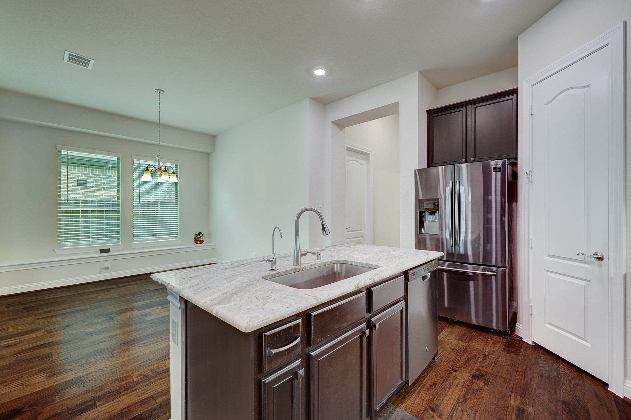 8711 Crossing Oak Lane Property Photo 7