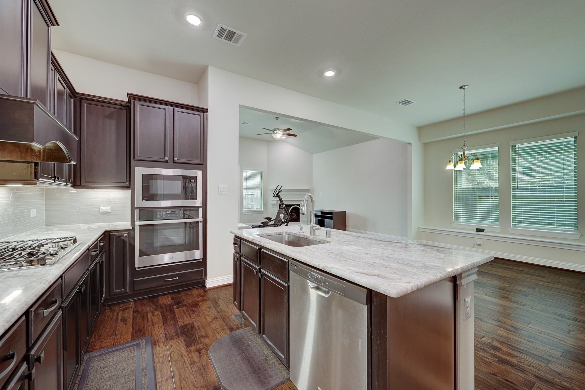 8711 Crossing Oak Lane Property Photo 8