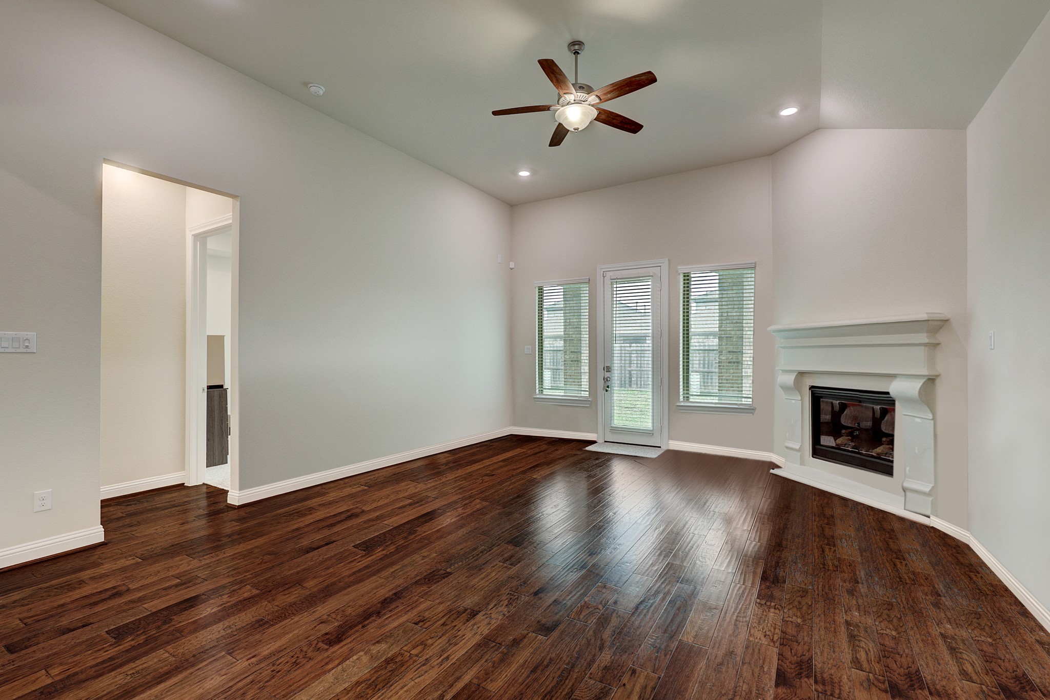 8711 Crossing Oak Lane Property Photo 12
