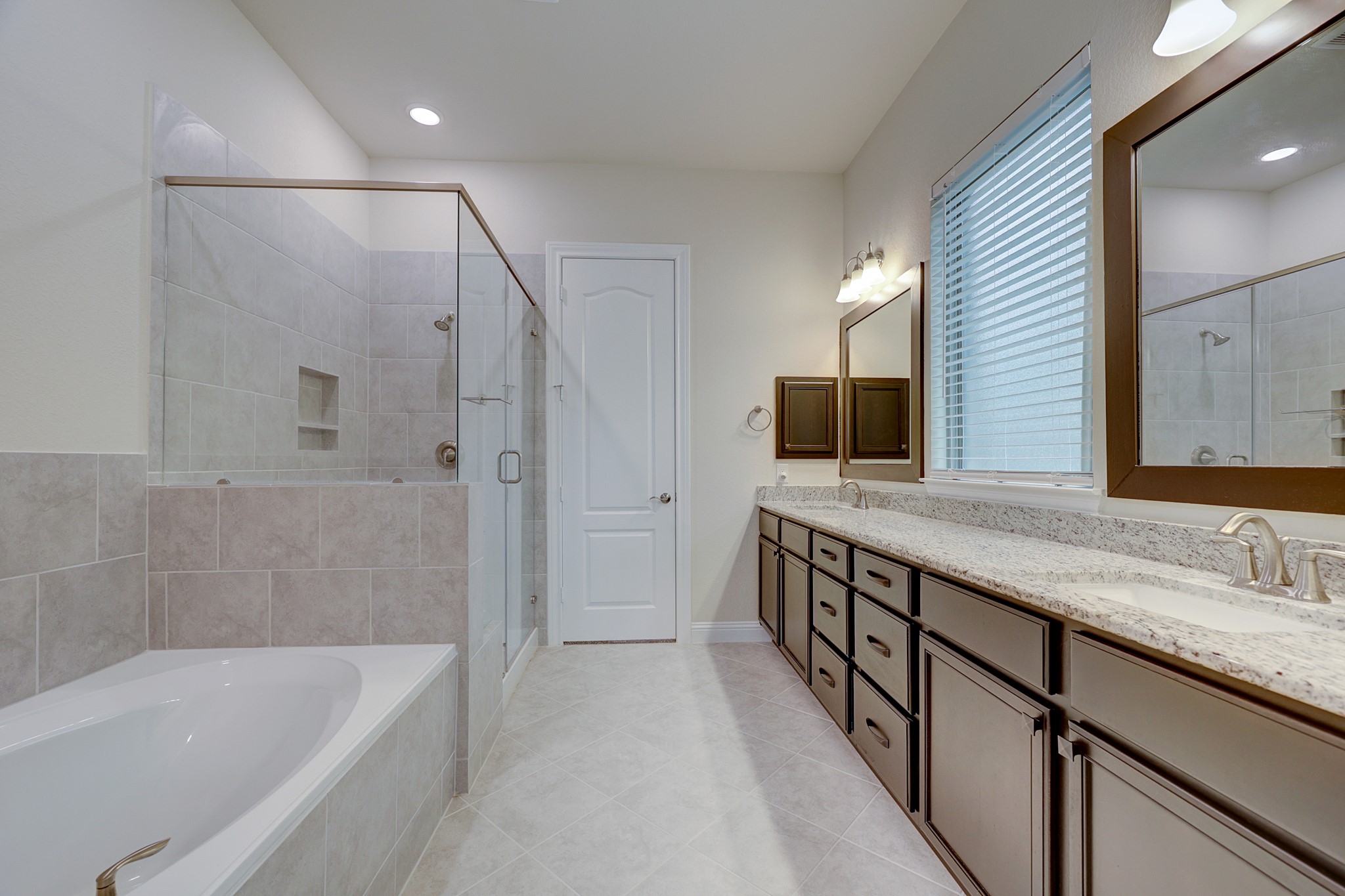 8711 Crossing Oak Lane Property Photo 15