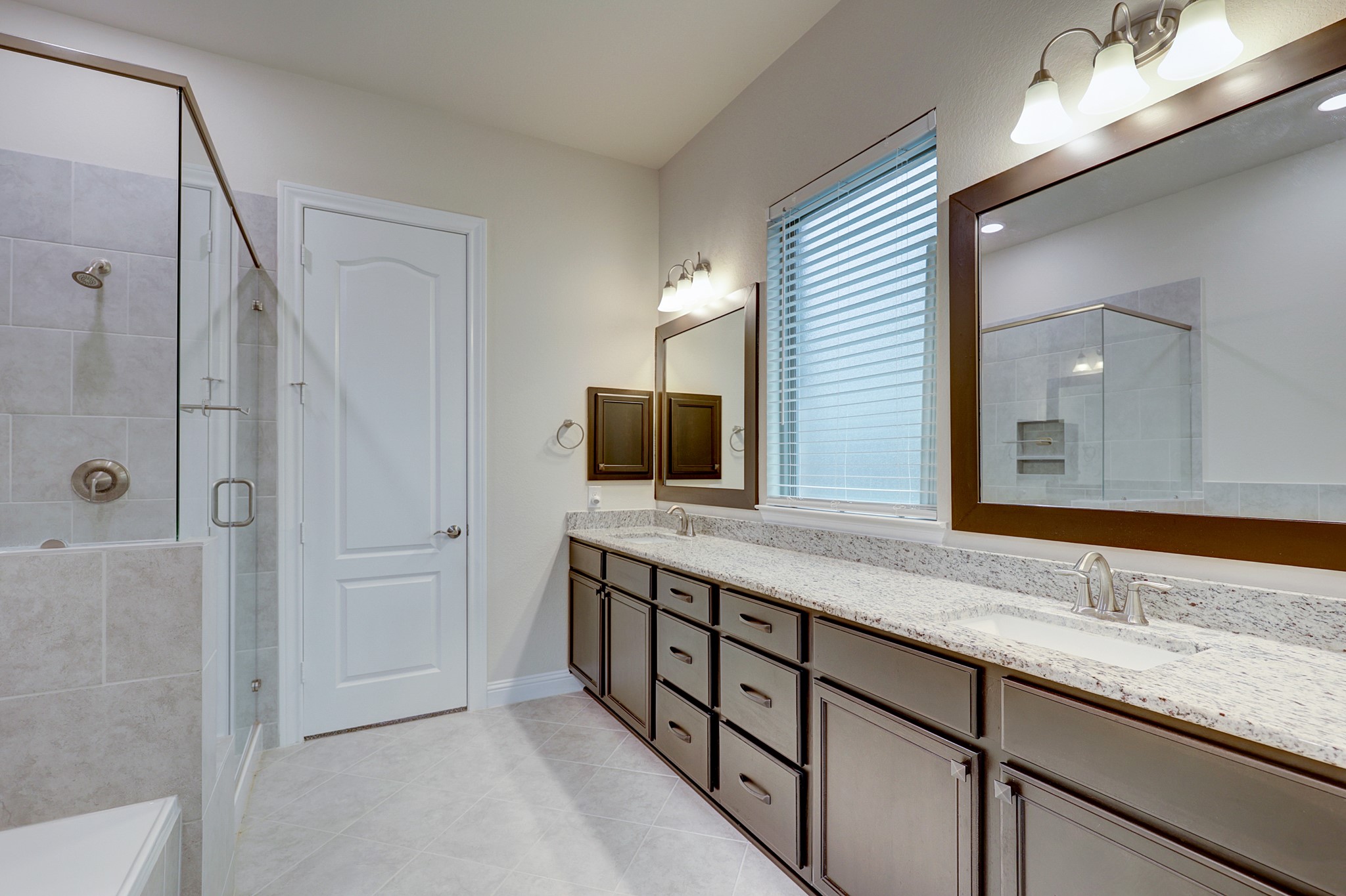 8711 Crossing Oak Lane Property Photo 16