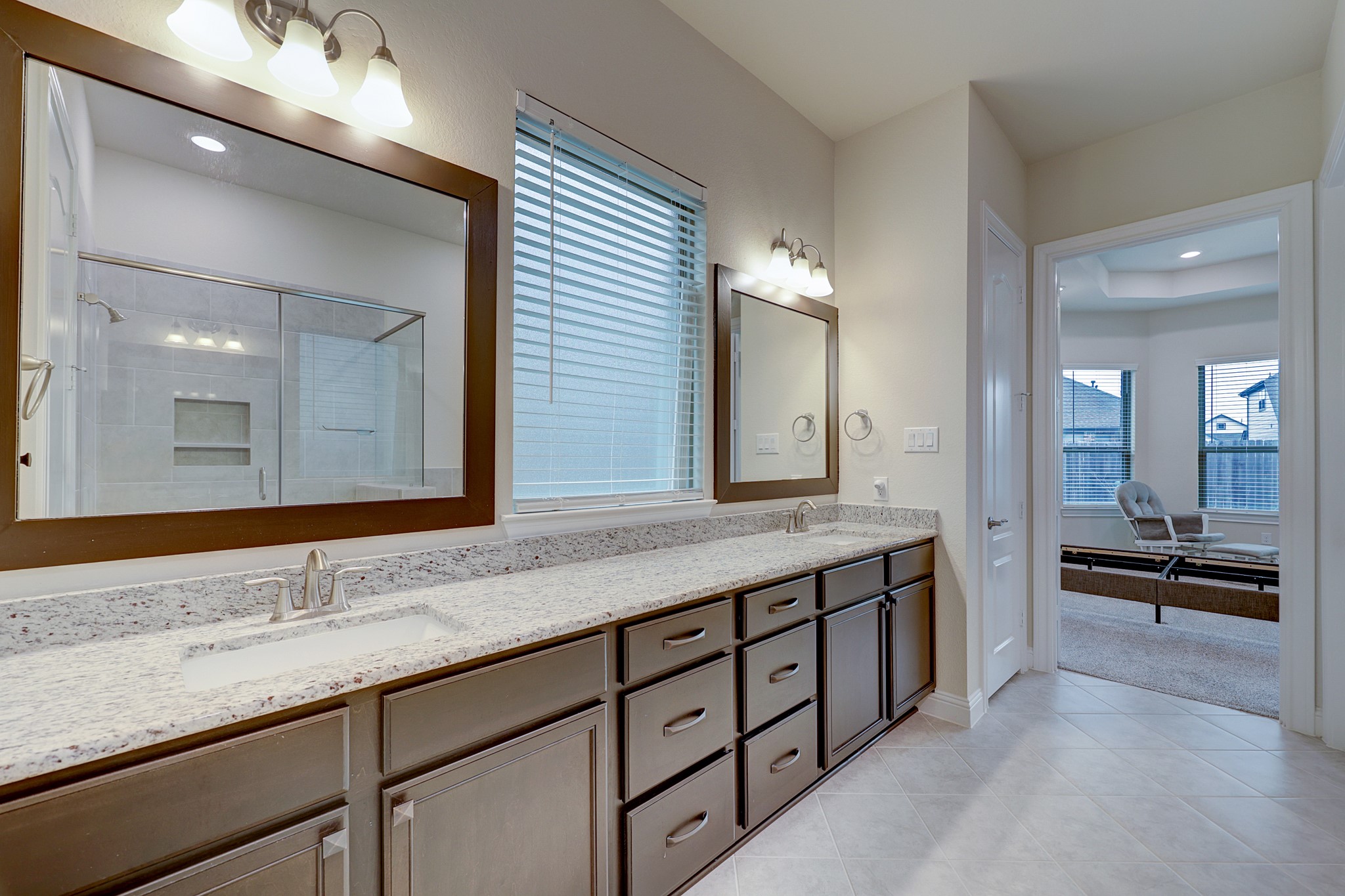 8711 Crossing Oak Lane Property Photo 17