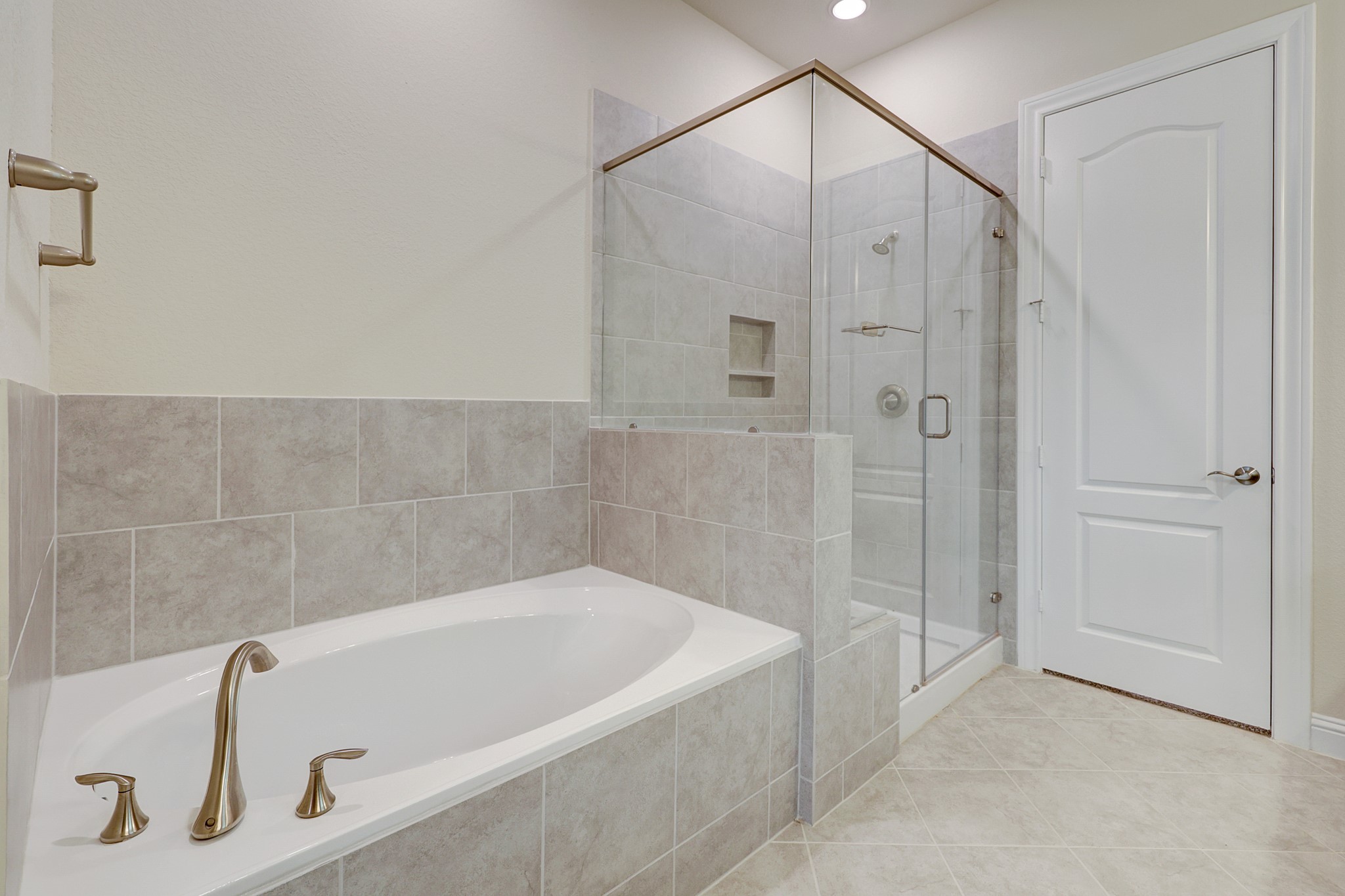 8711 Crossing Oak Lane Property Photo 18