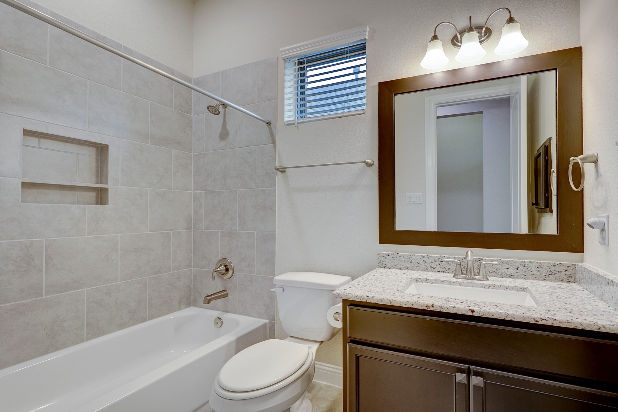 8711 Crossing Oak Lane Property Photo 22