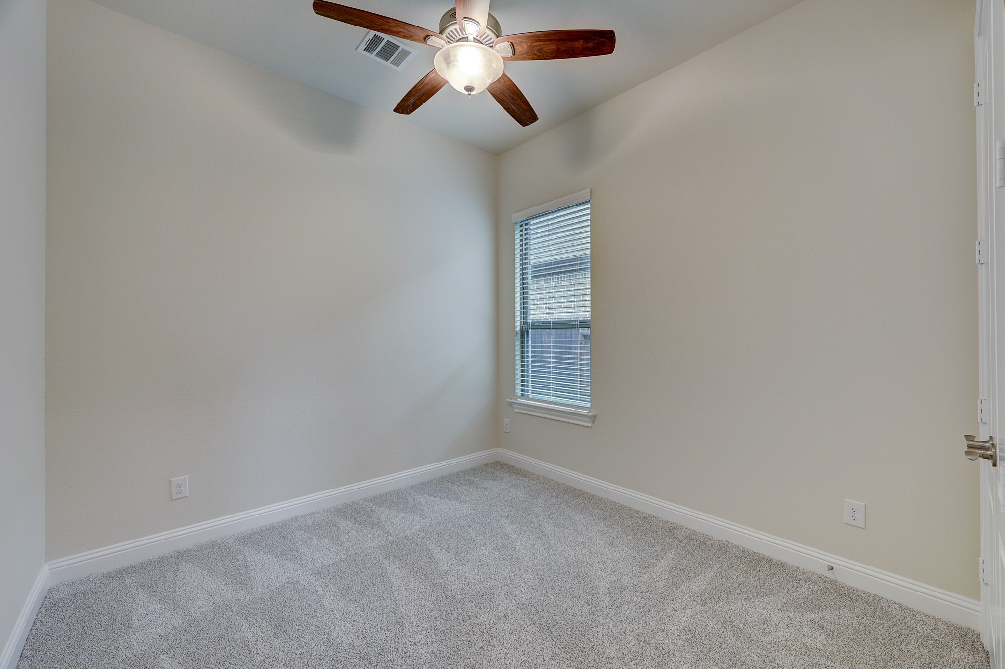 8711 Crossing Oak Lane Property Photo 23