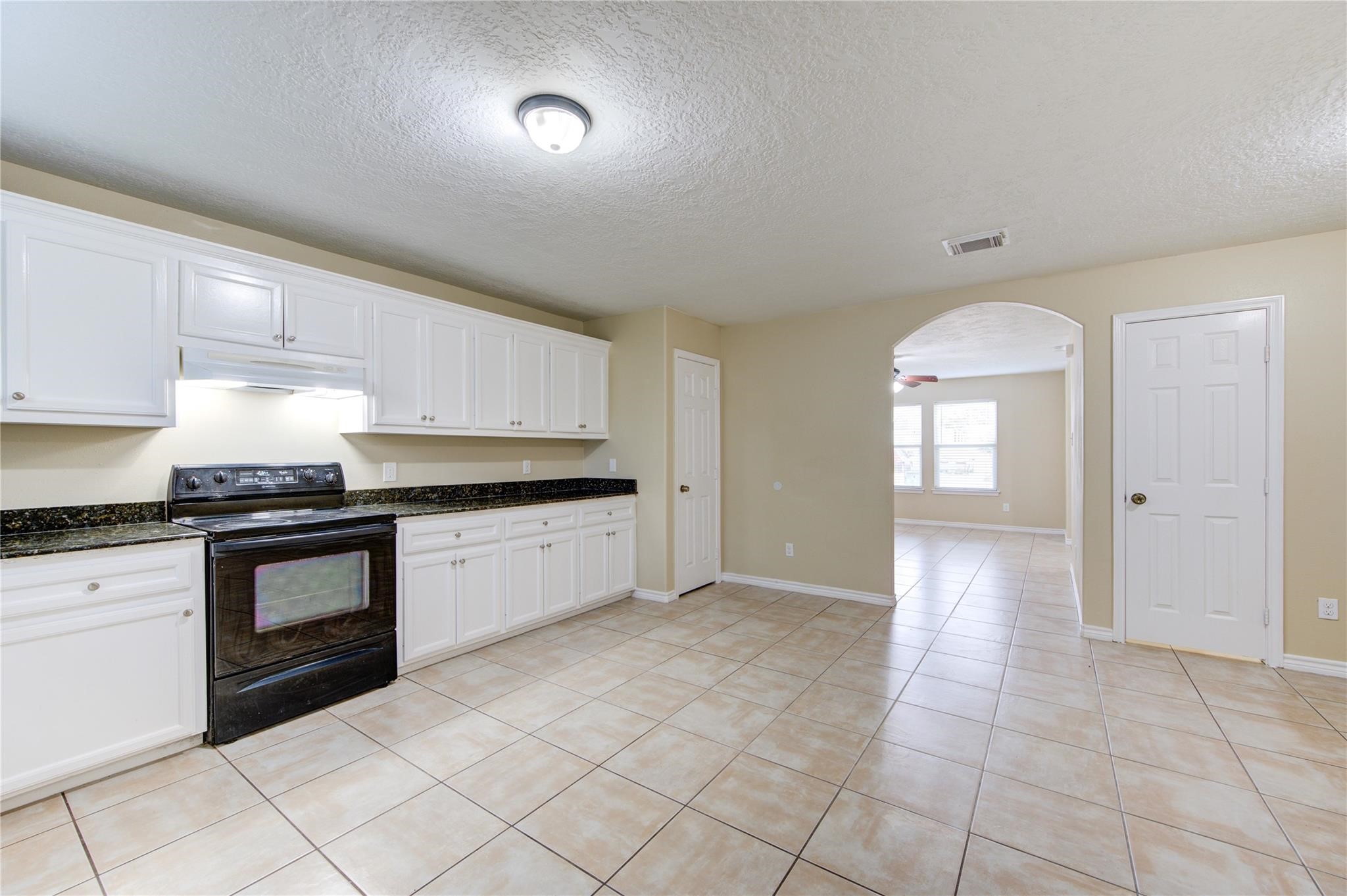 605 Center Street B Property Photo 13