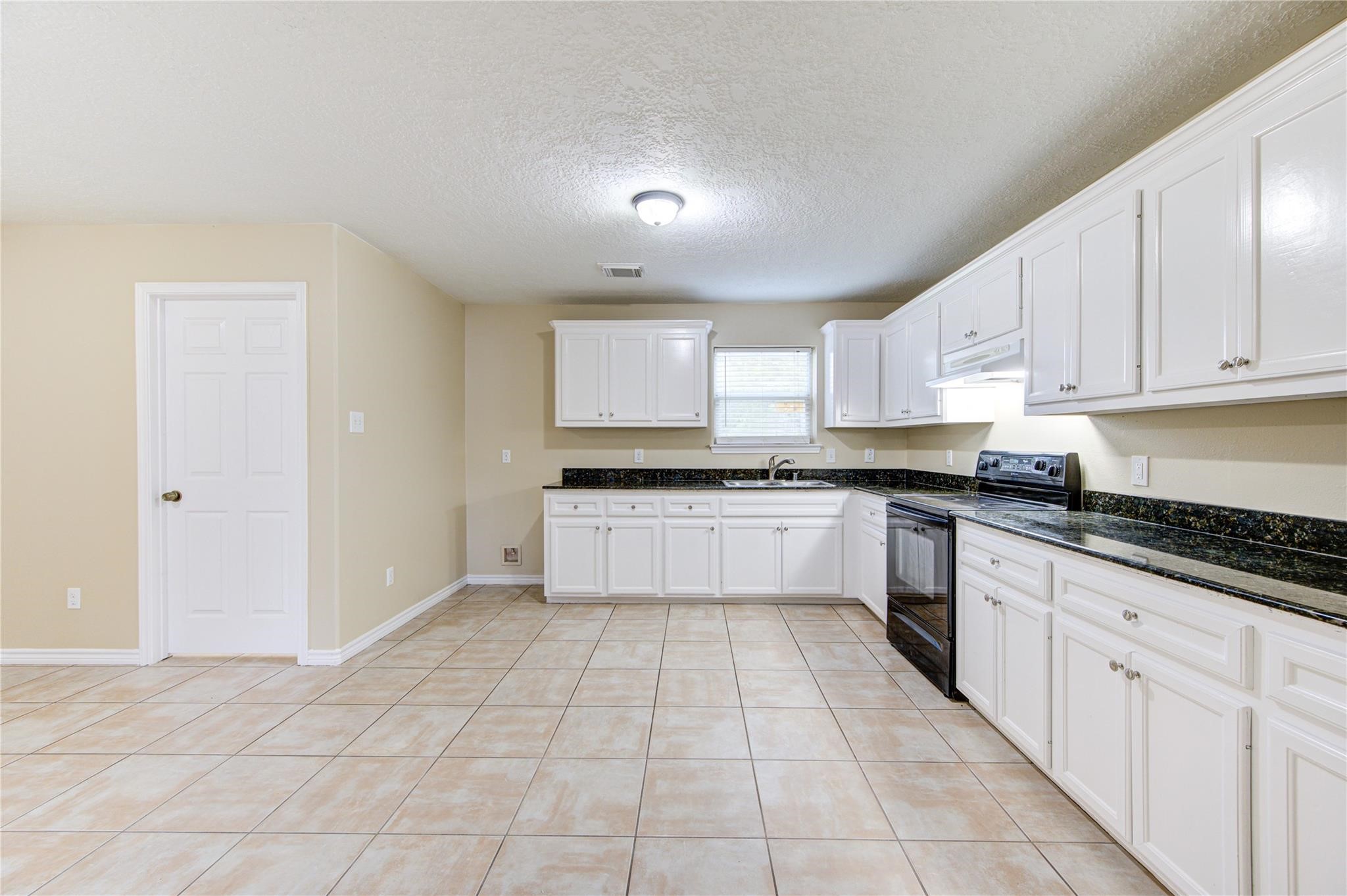 605 Center Street B Property Photo 15