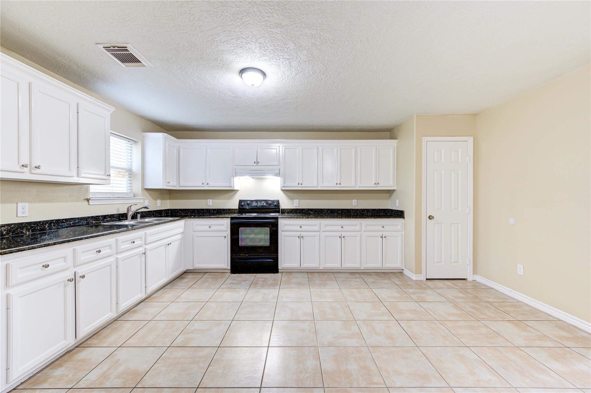 605 Center Street B Property Photo 16