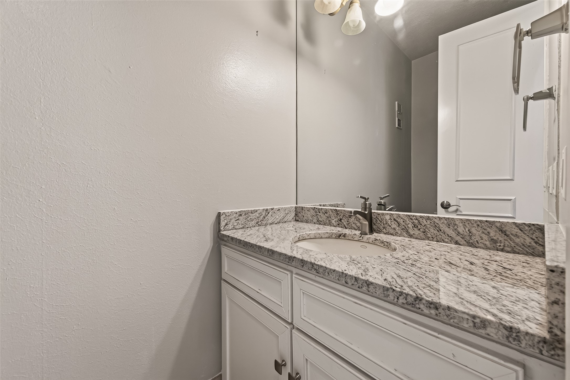 94 Sugarberry Circle Property Photo 23
