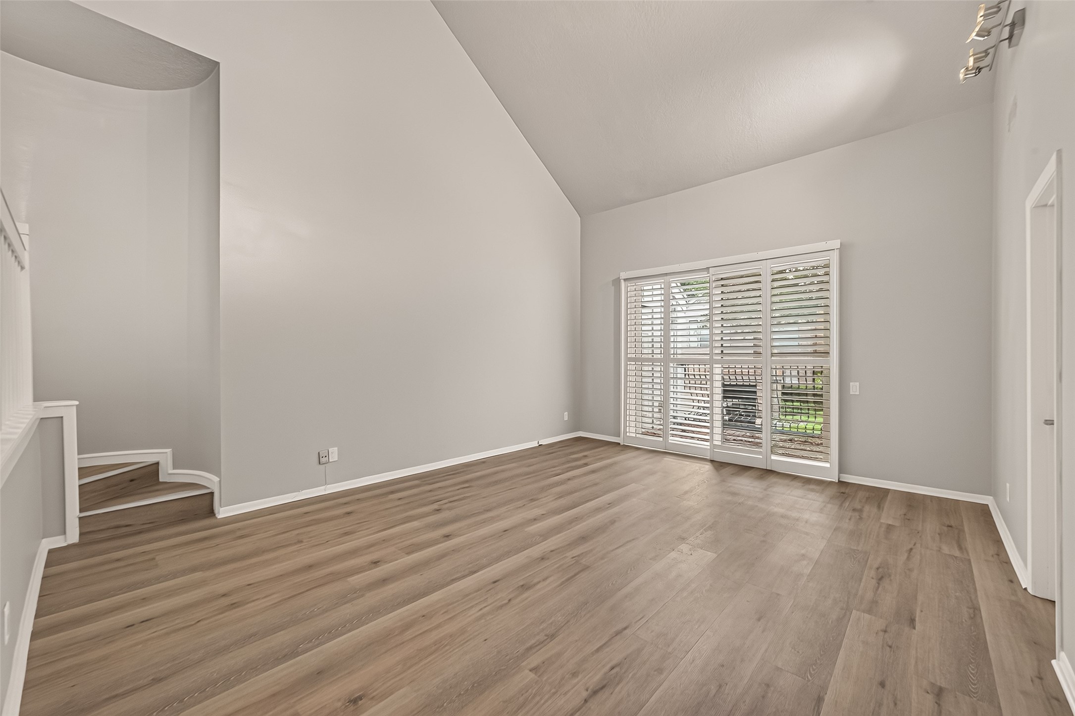 94 Sugarberry Circle Property Photo 24