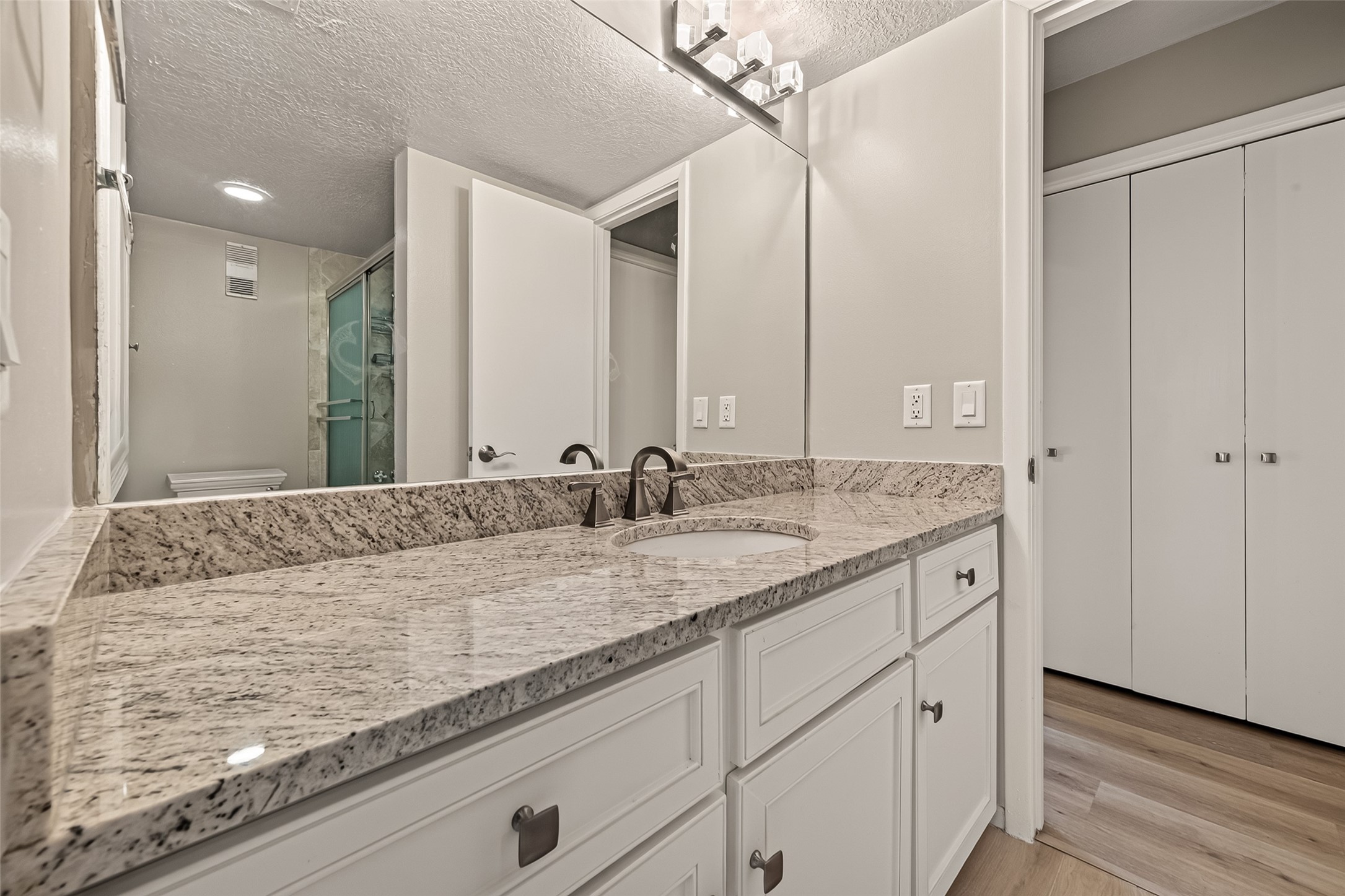 94 Sugarberry Circle Property Photo 37