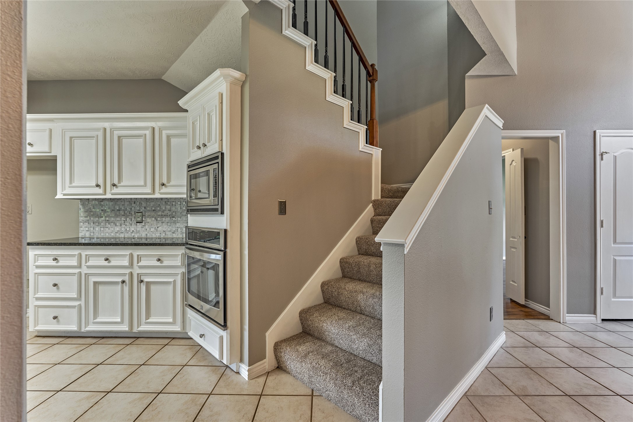 13707 Fountainview Drive Property Photo 33
