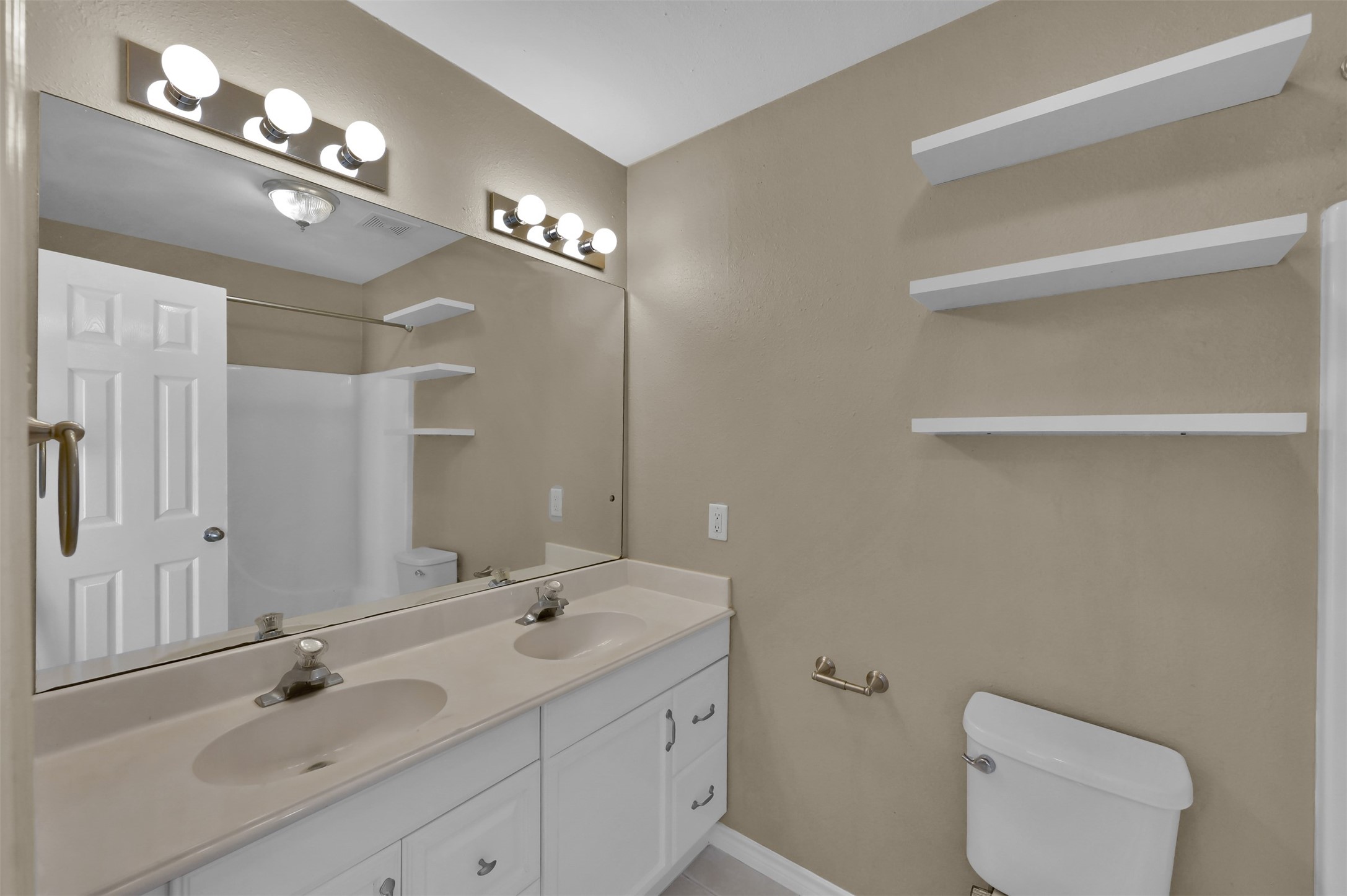 1141 Lovett Street Property Photo 17
