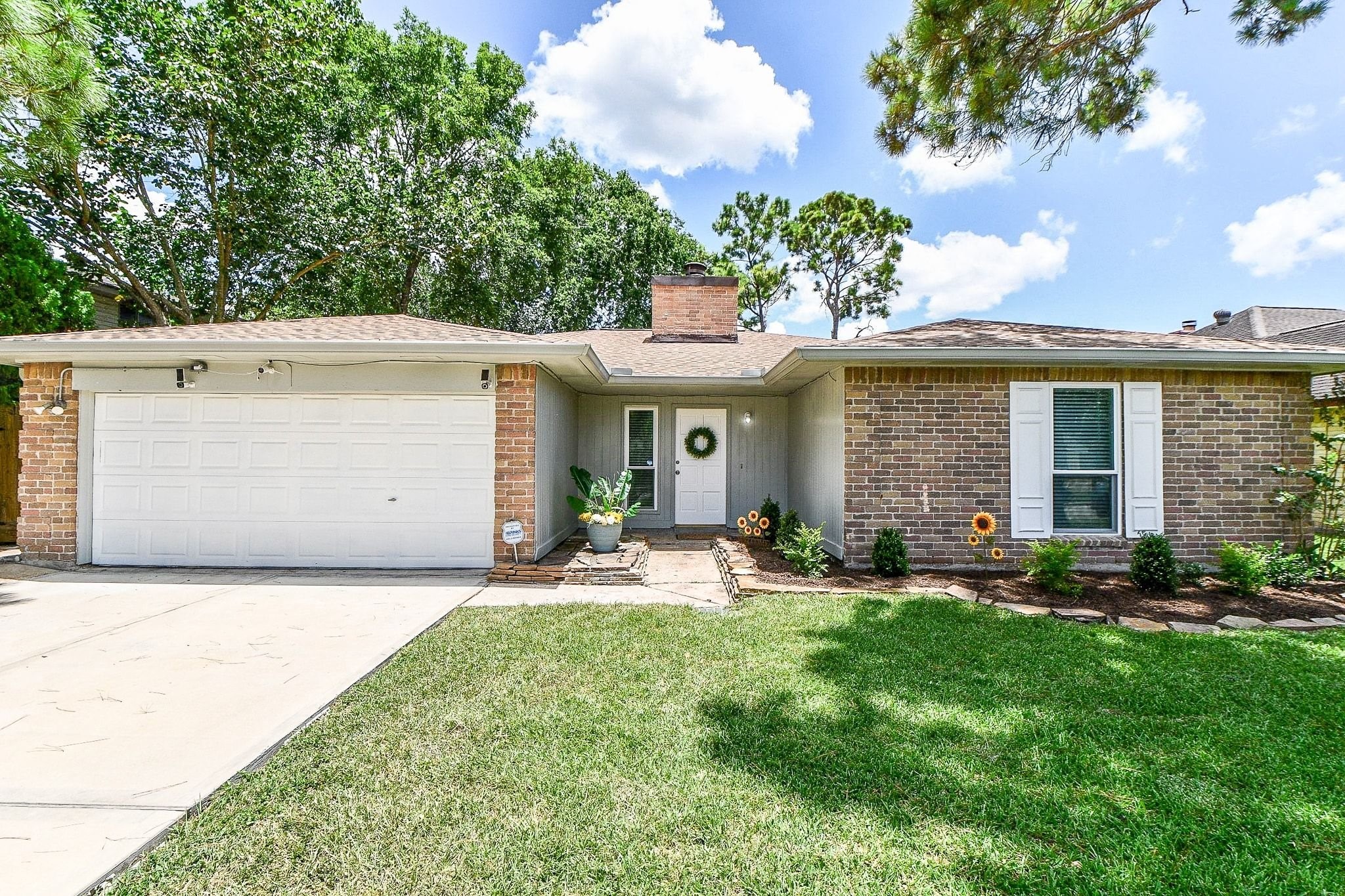 16823 Cobble Ridge Drive Property Photo 1