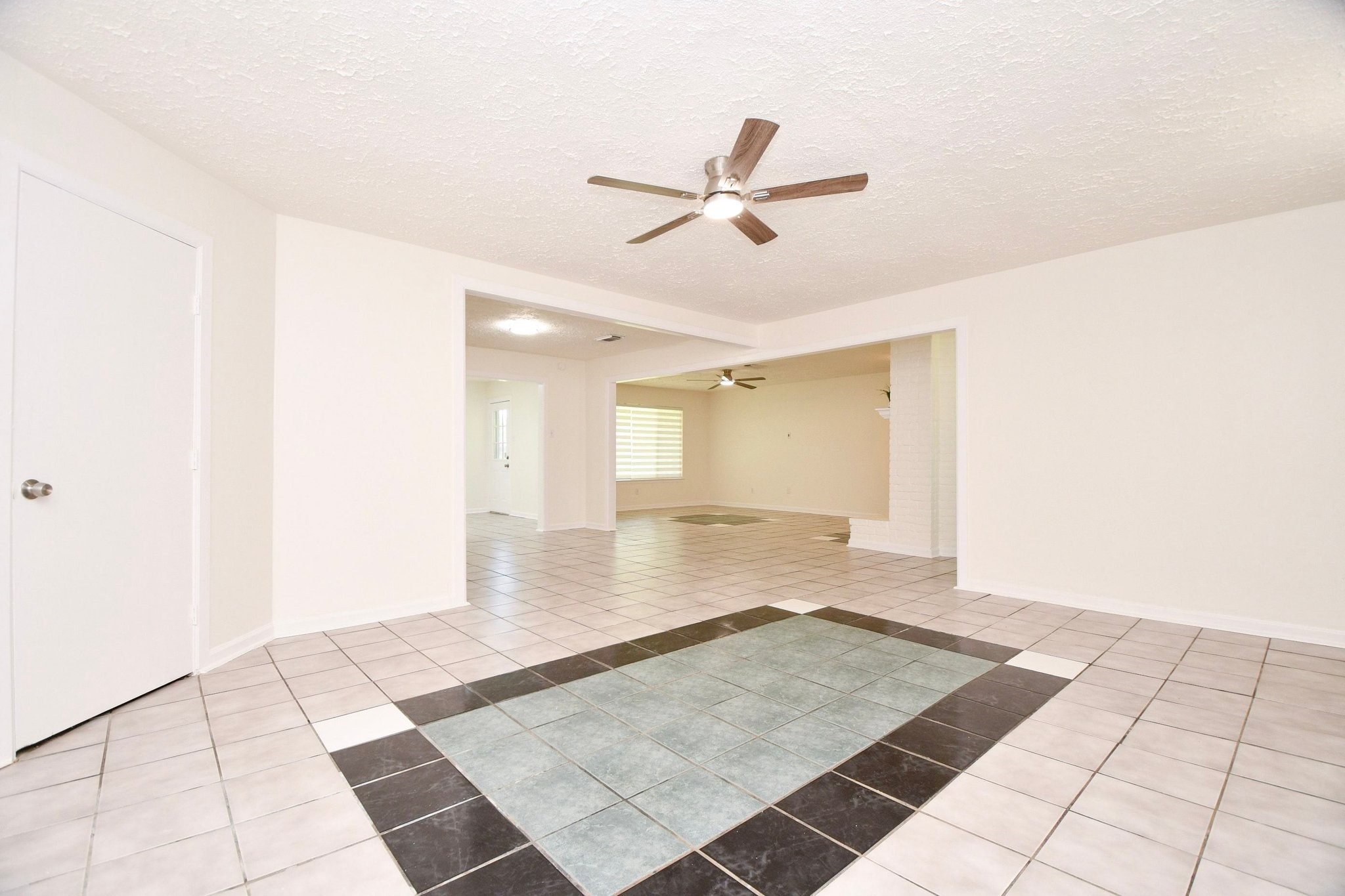 16823 Cobble Ridge Drive Property Photo 9
