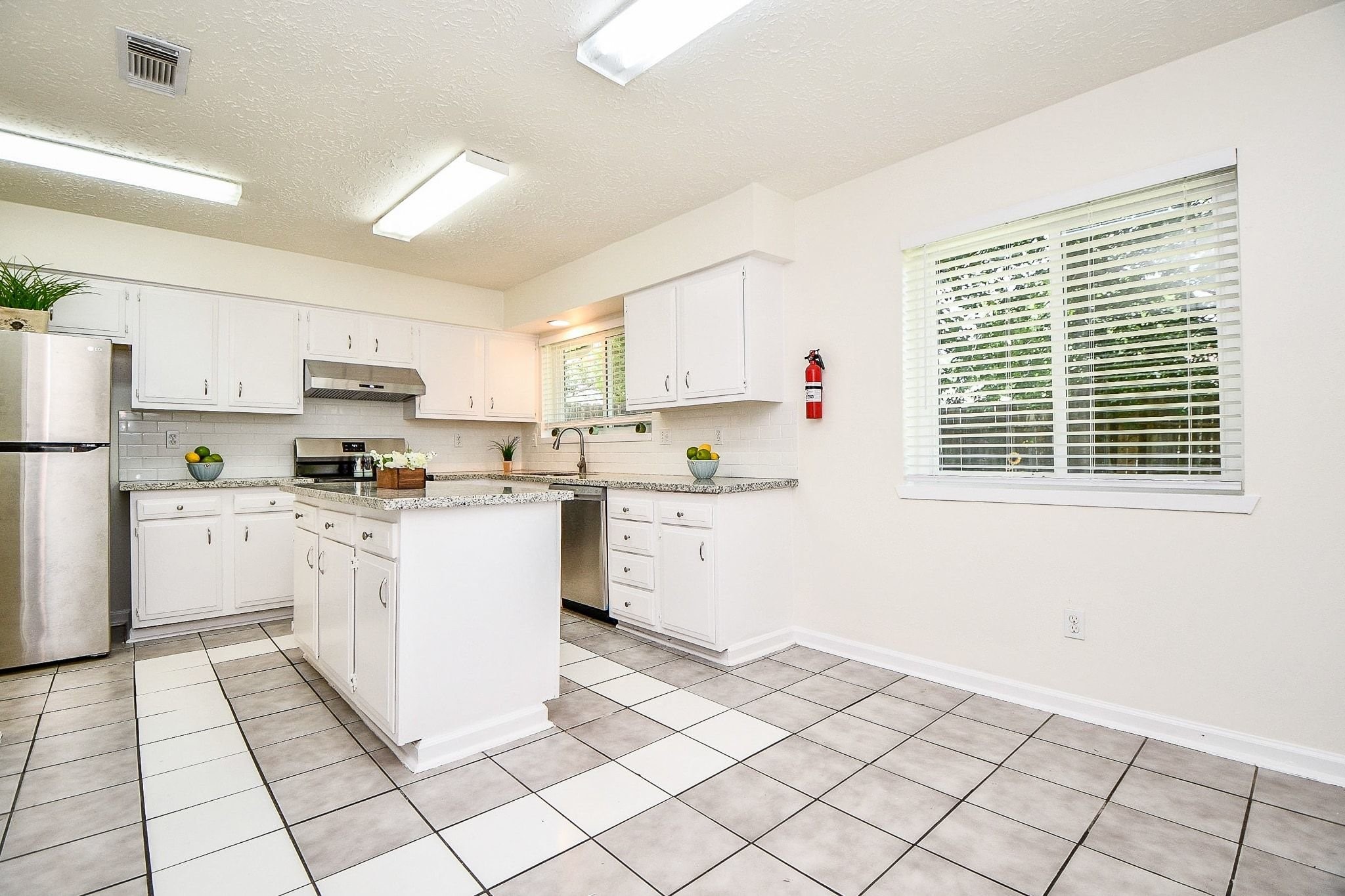 16823 Cobble Ridge Drive Property Photo 16