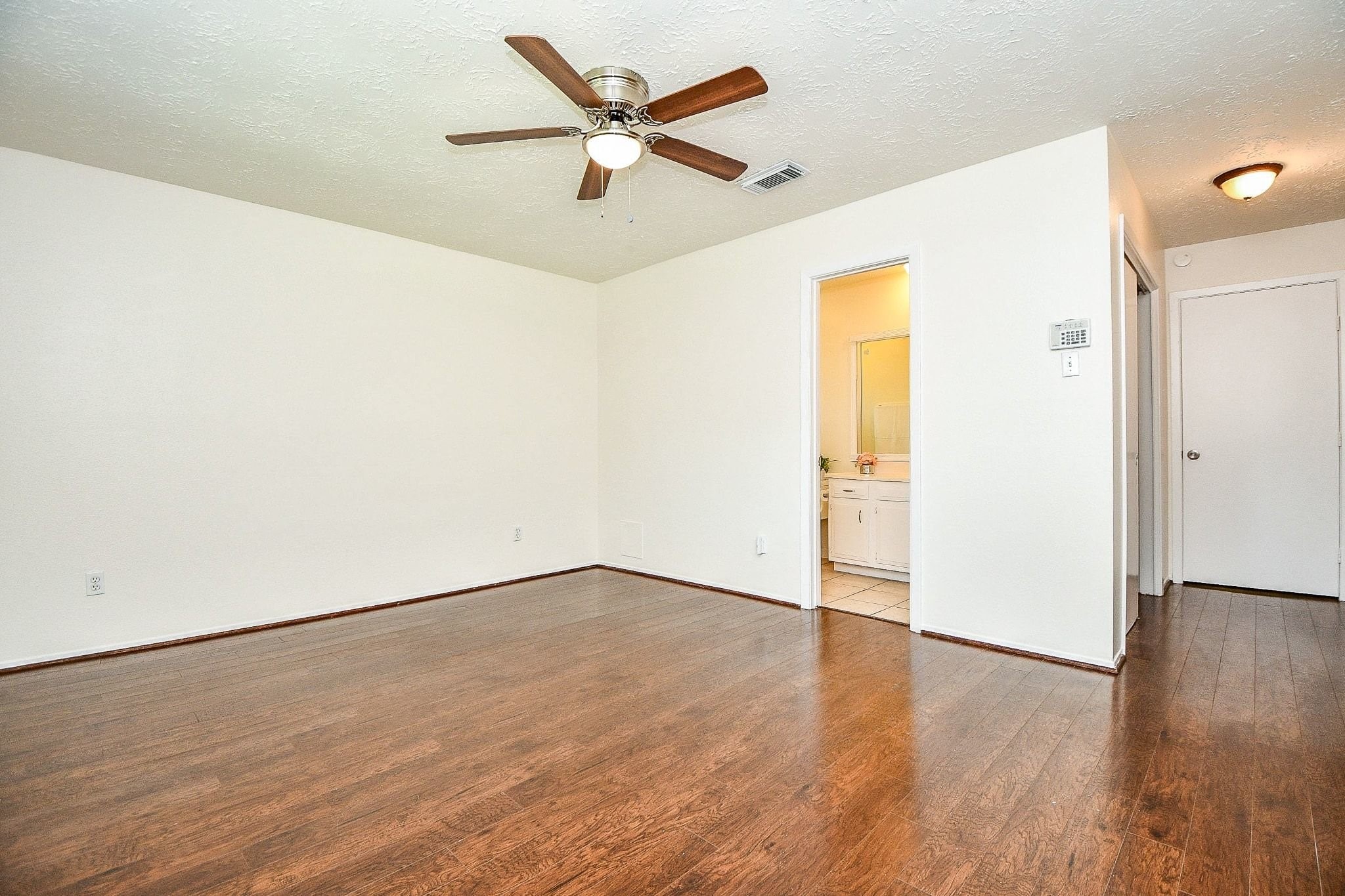 16823 Cobble Ridge Drive Property Photo 23