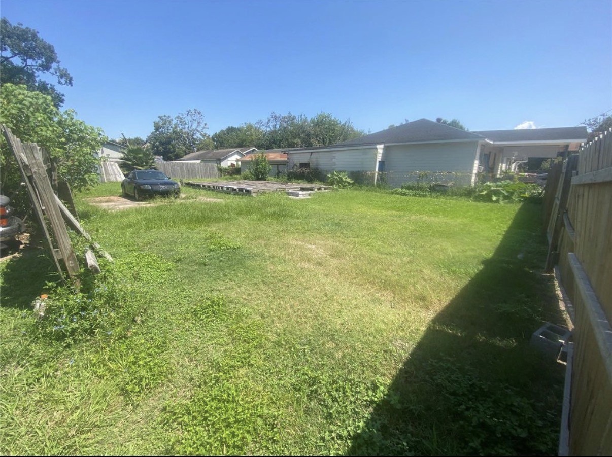 9223 E Avenue P Property Photo 2