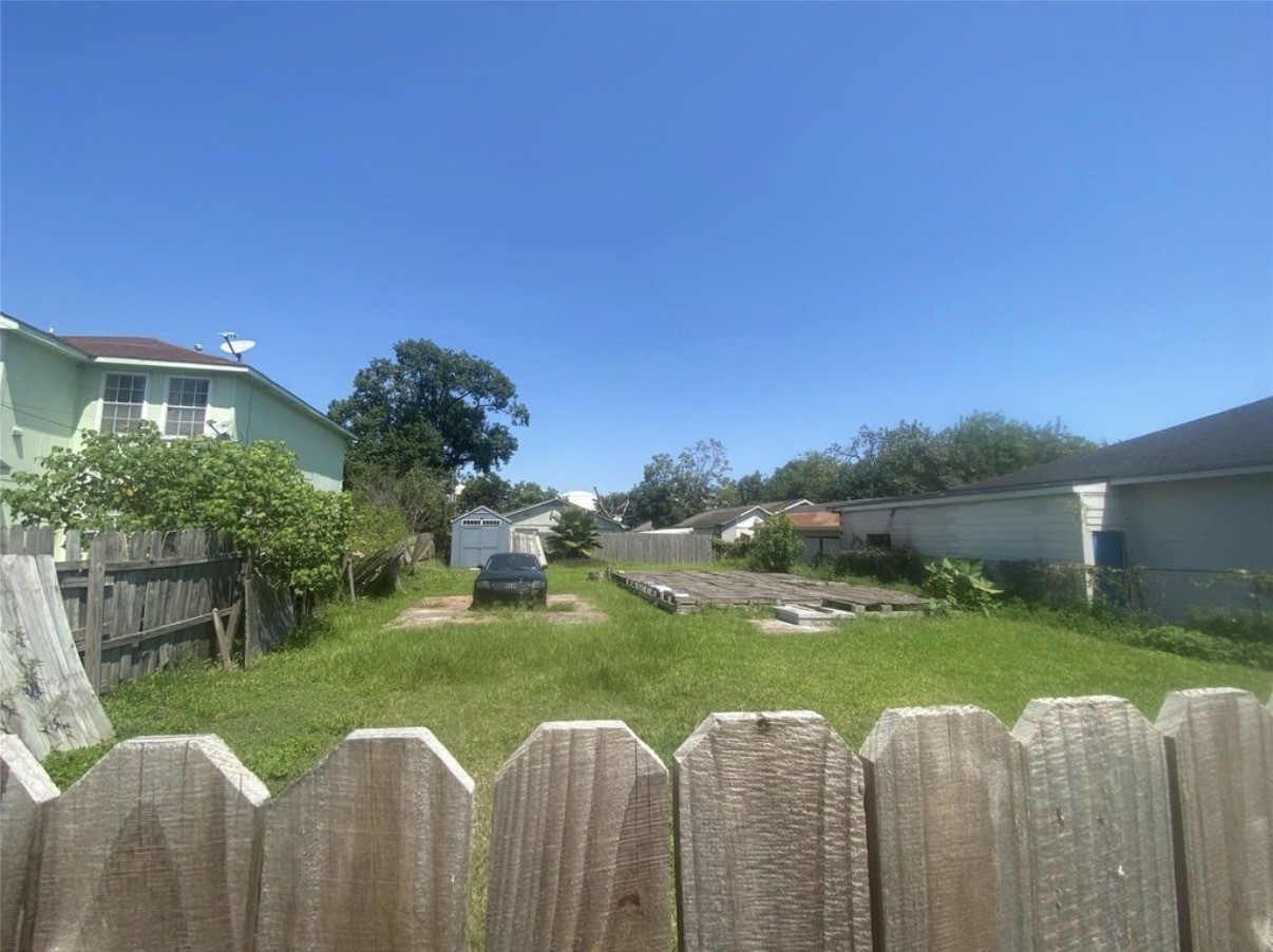 9223 E Avenue P Property Photo 3