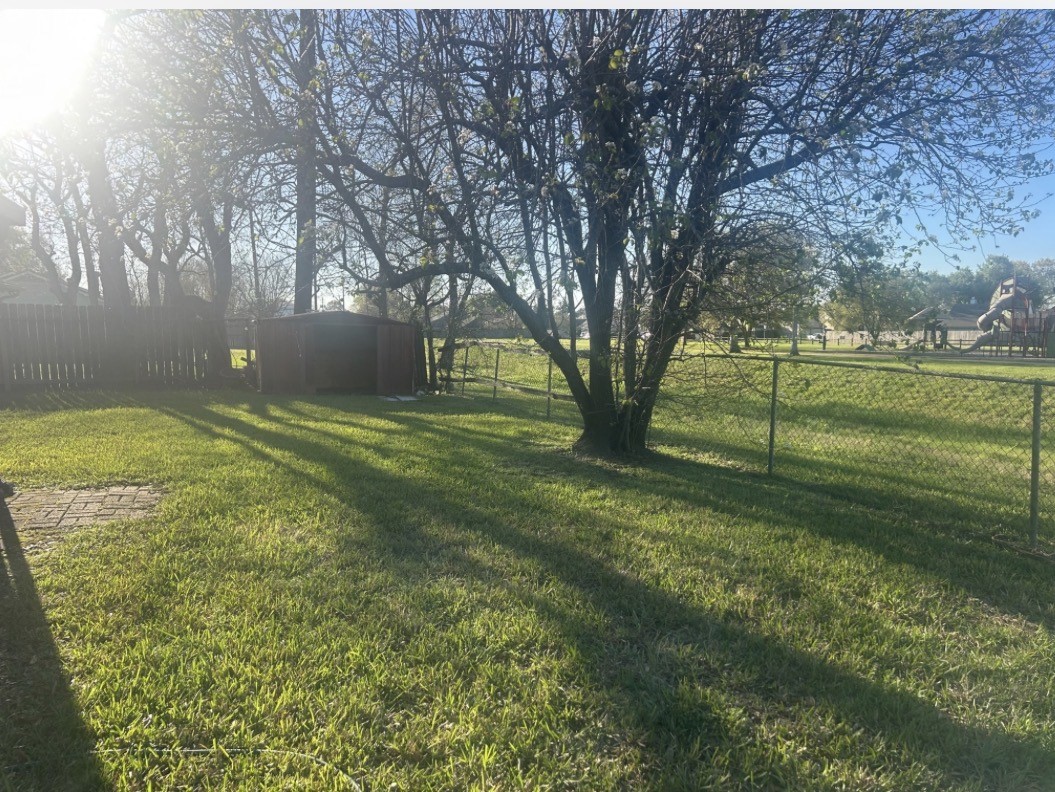1202 Twining Oaks Lane Property Photo 5