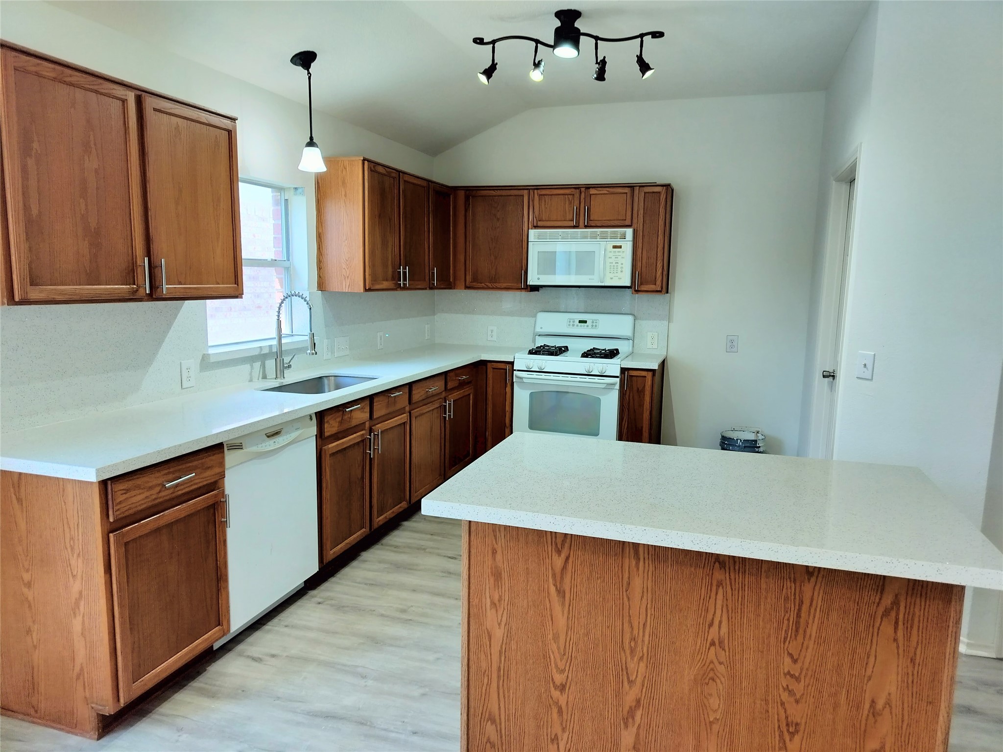 20123 Larkspur Landing Landing Property Photo 6