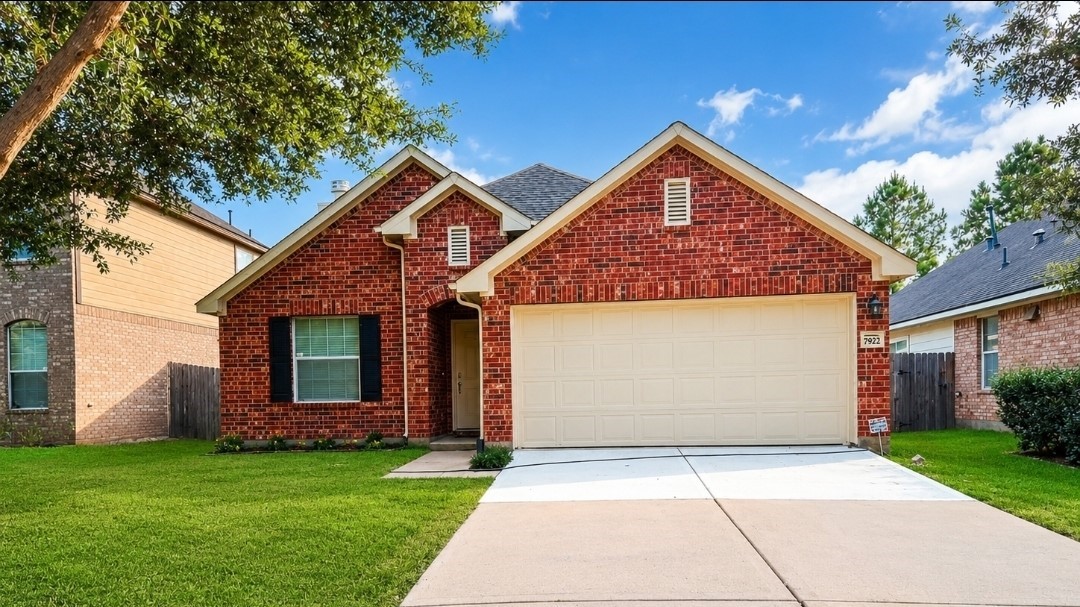 7922 Thorncroft Manor Lane Property Photo 1