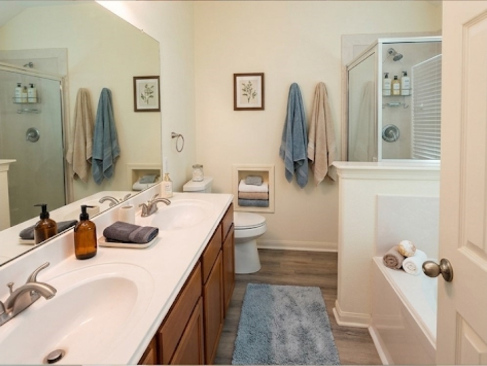 7922 Thorncroft Manor Lane Property Photo 6