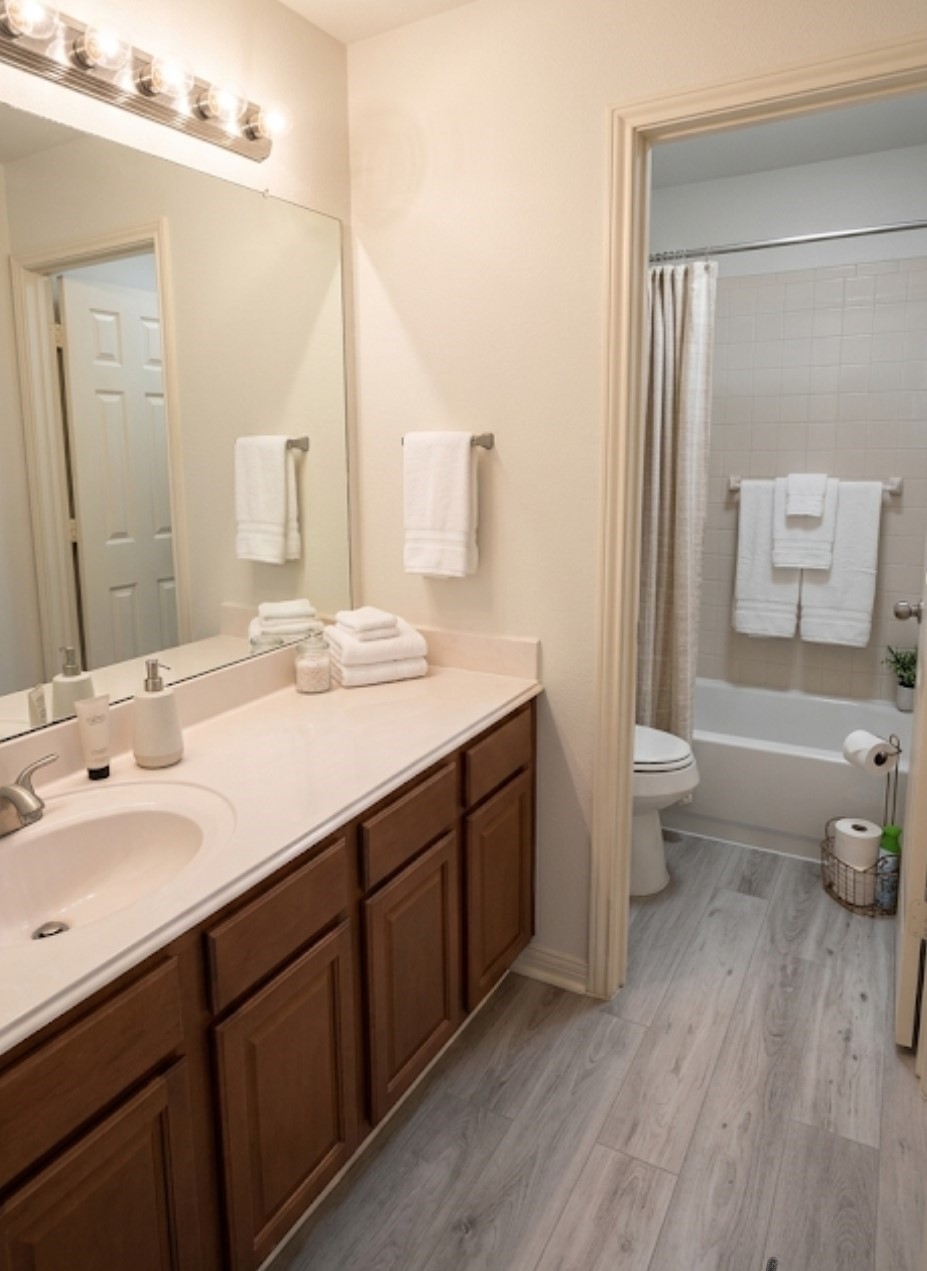 7922 Thorncroft Manor Lane Property Photo 10