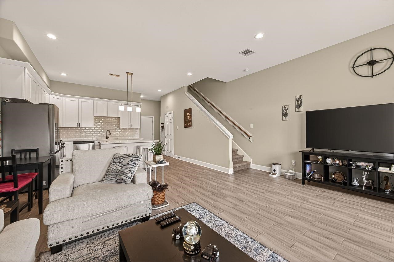 9724 Racine Street Property Photo 11