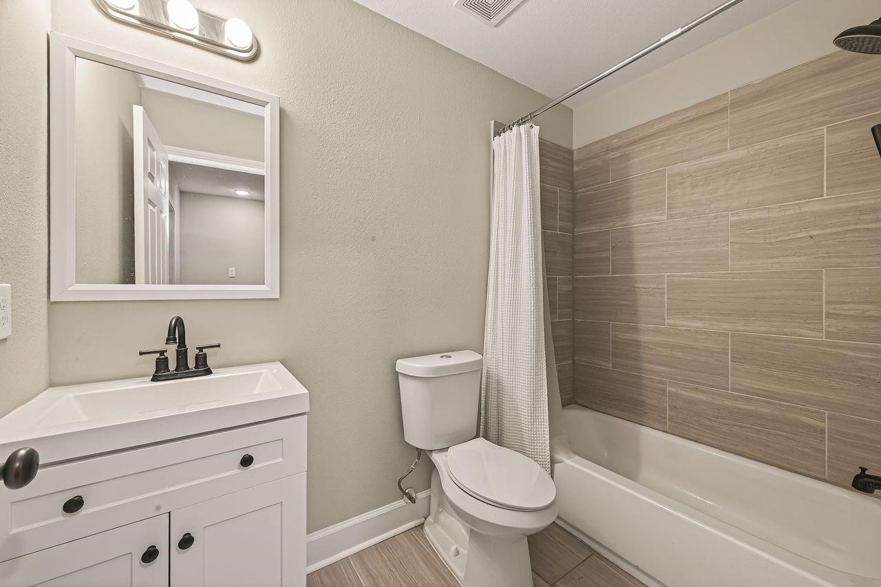 9724 Racine Street Property Photo 20
