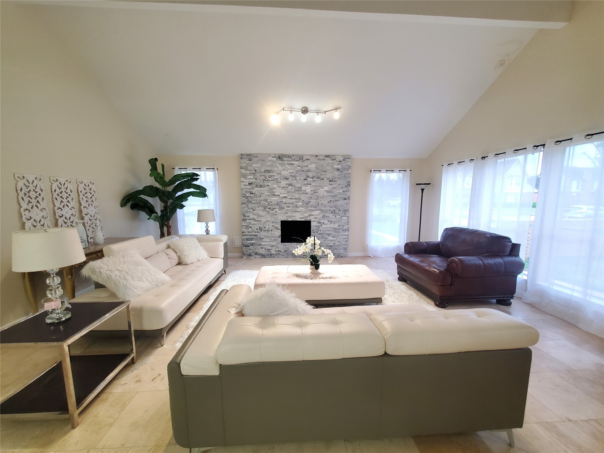2810 Arrowhead Drive Property Photo