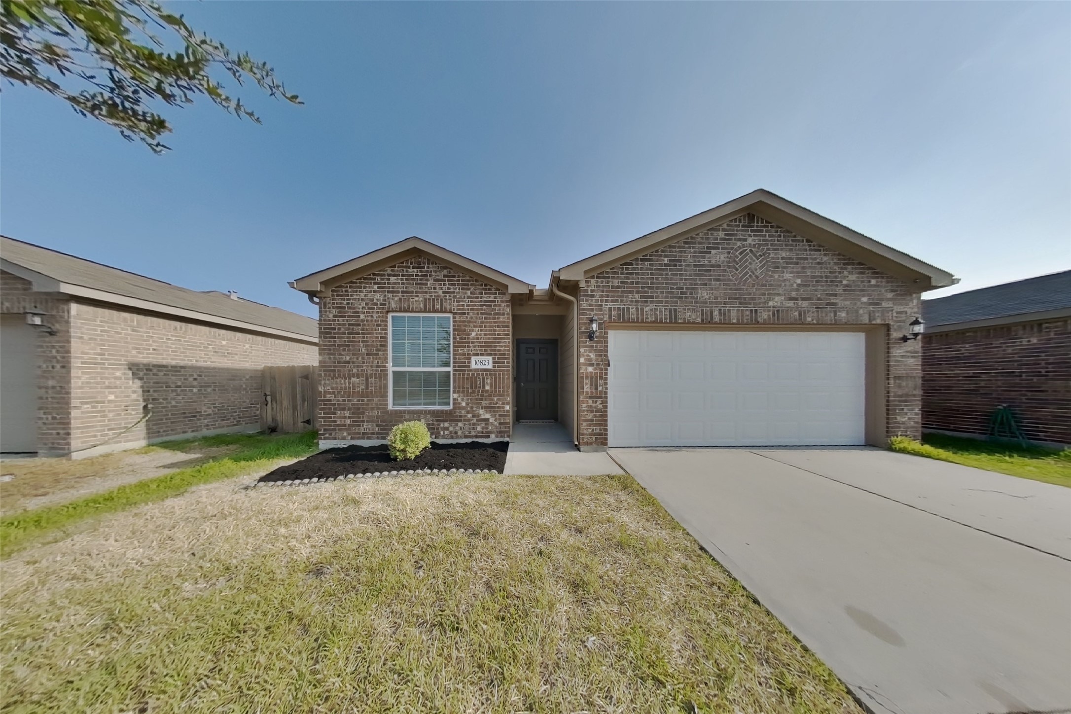 10823 Spring Brook Pass Drive Property Photo 1