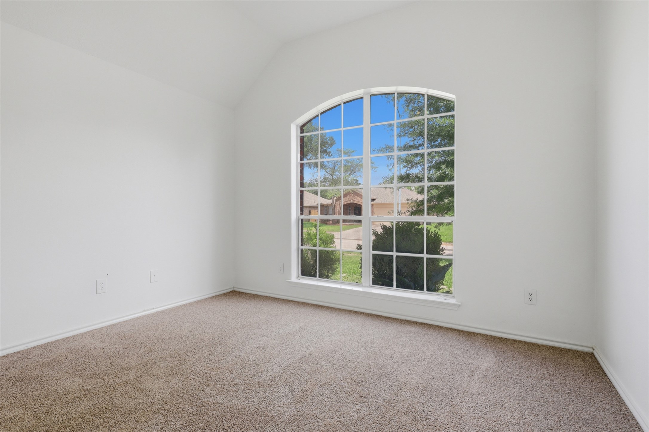 19319 Arbor Pines Property Photo 6