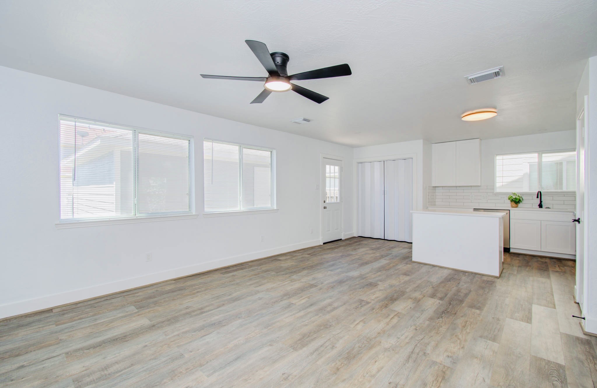 6117 Settlers Square Lane Property Photo 10