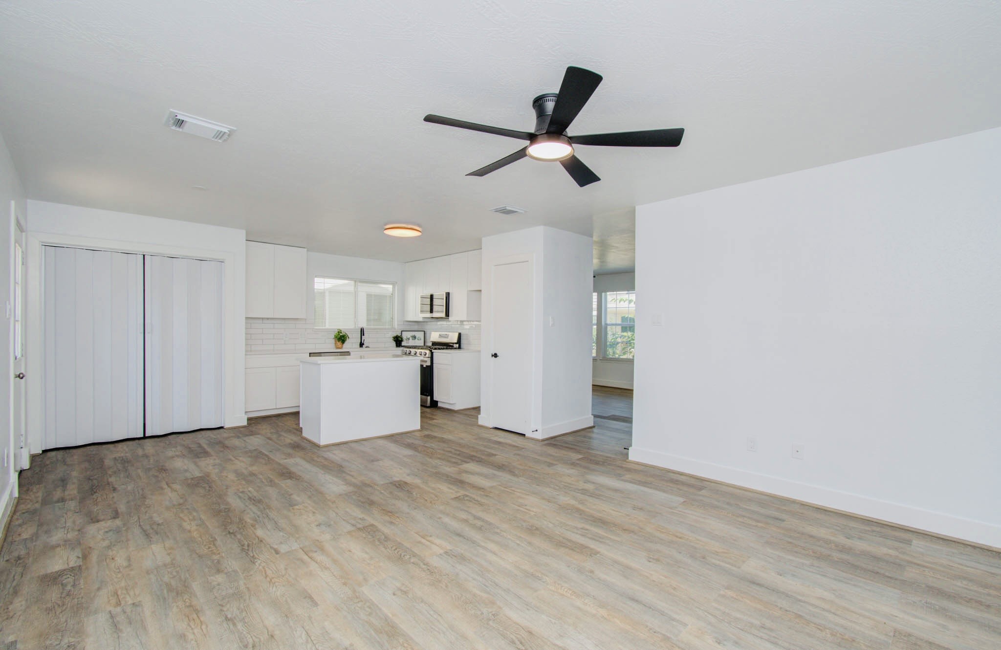 6117 Settlers Square Lane Property Photo 11