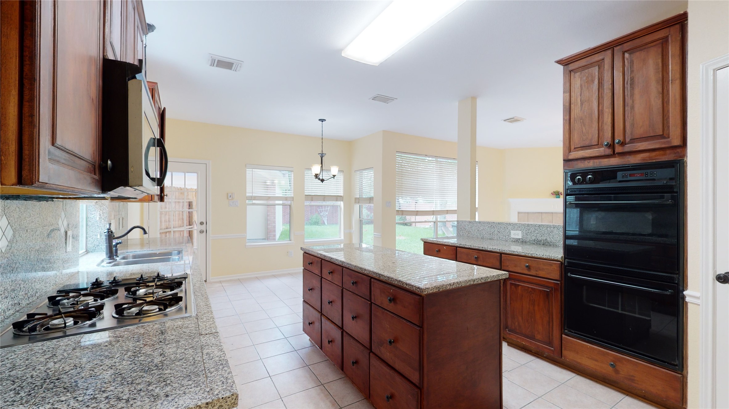 17427 Marigold Property Photo 14