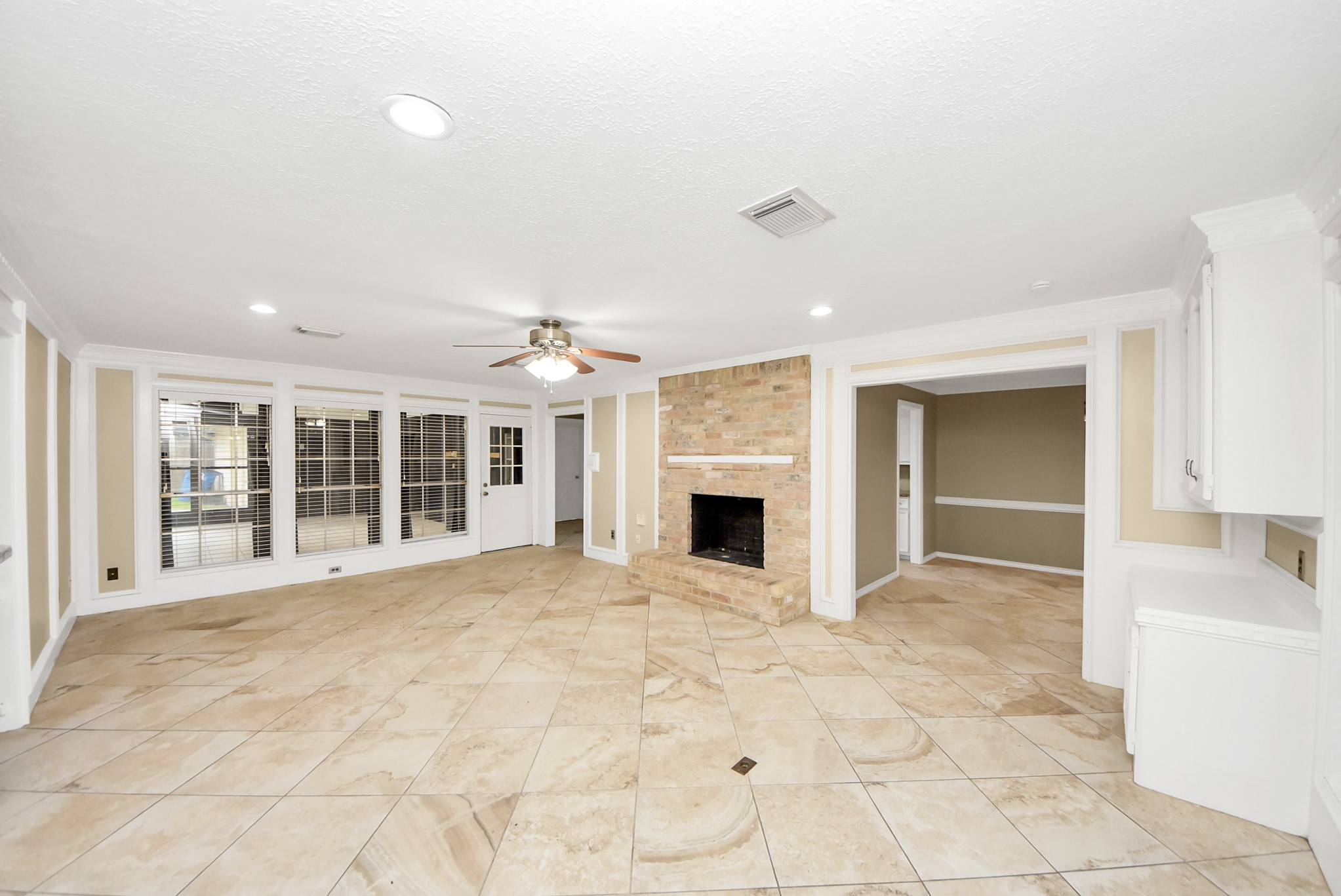 12463 Oak Park Drive Property Photo 8