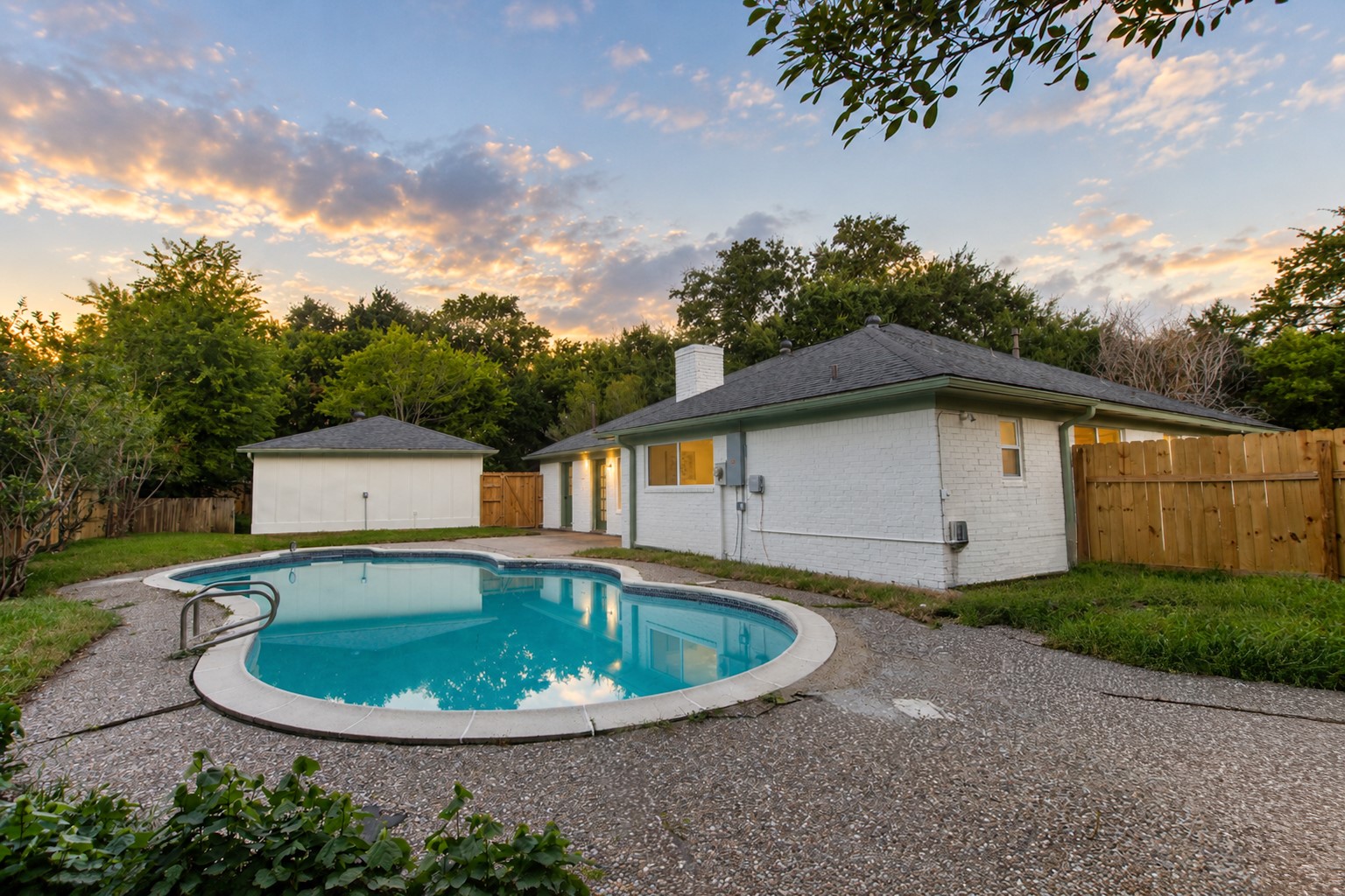 12211 Appleby Drive Property Photo 4